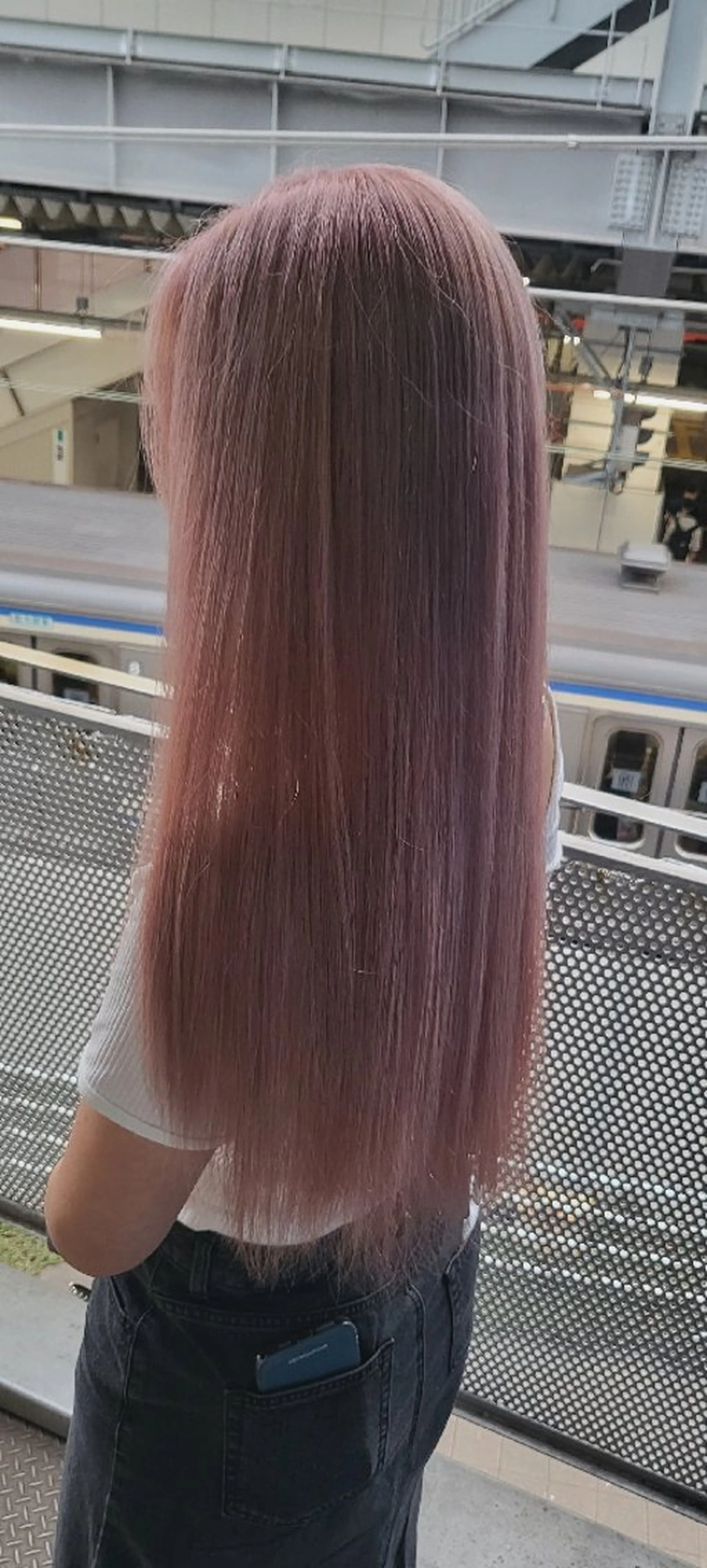 ロング カラー ピンクカラー fand AKANE のヘアスタイル