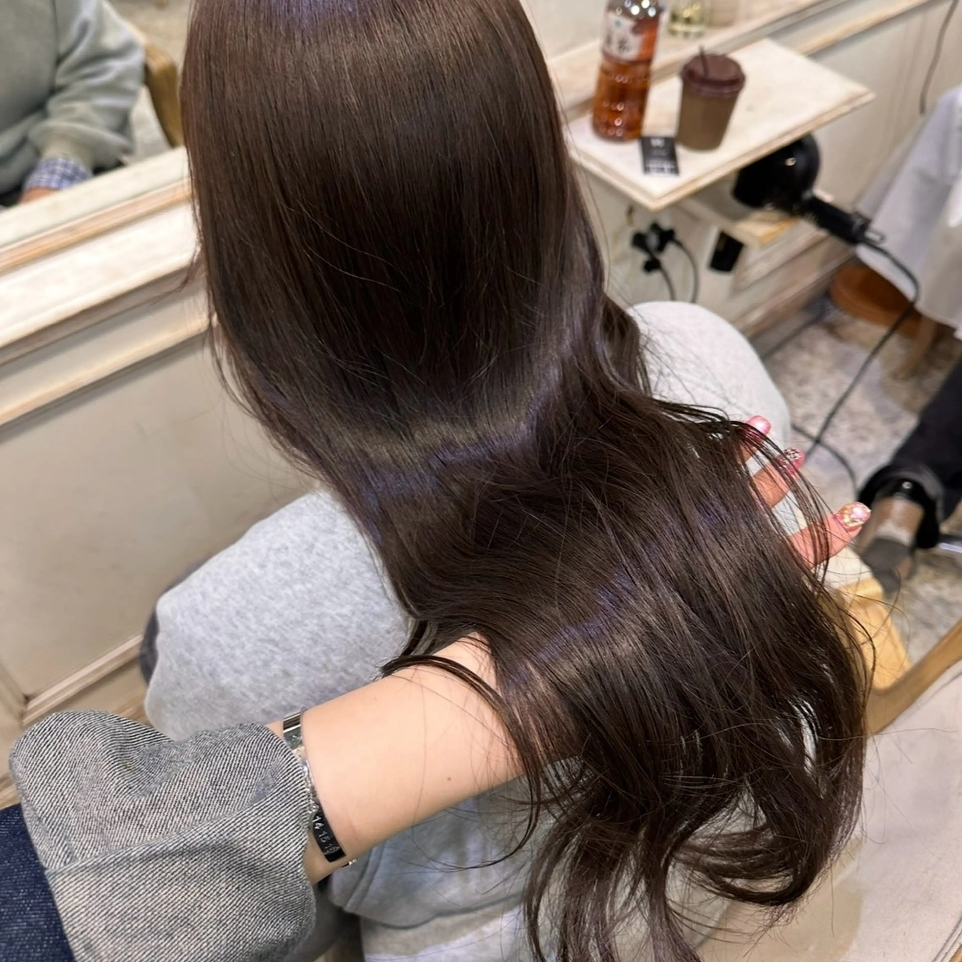 セミロング カラー カット ヘアカラー おしゃれハイトーン 💗AKARIのヘアスタイル