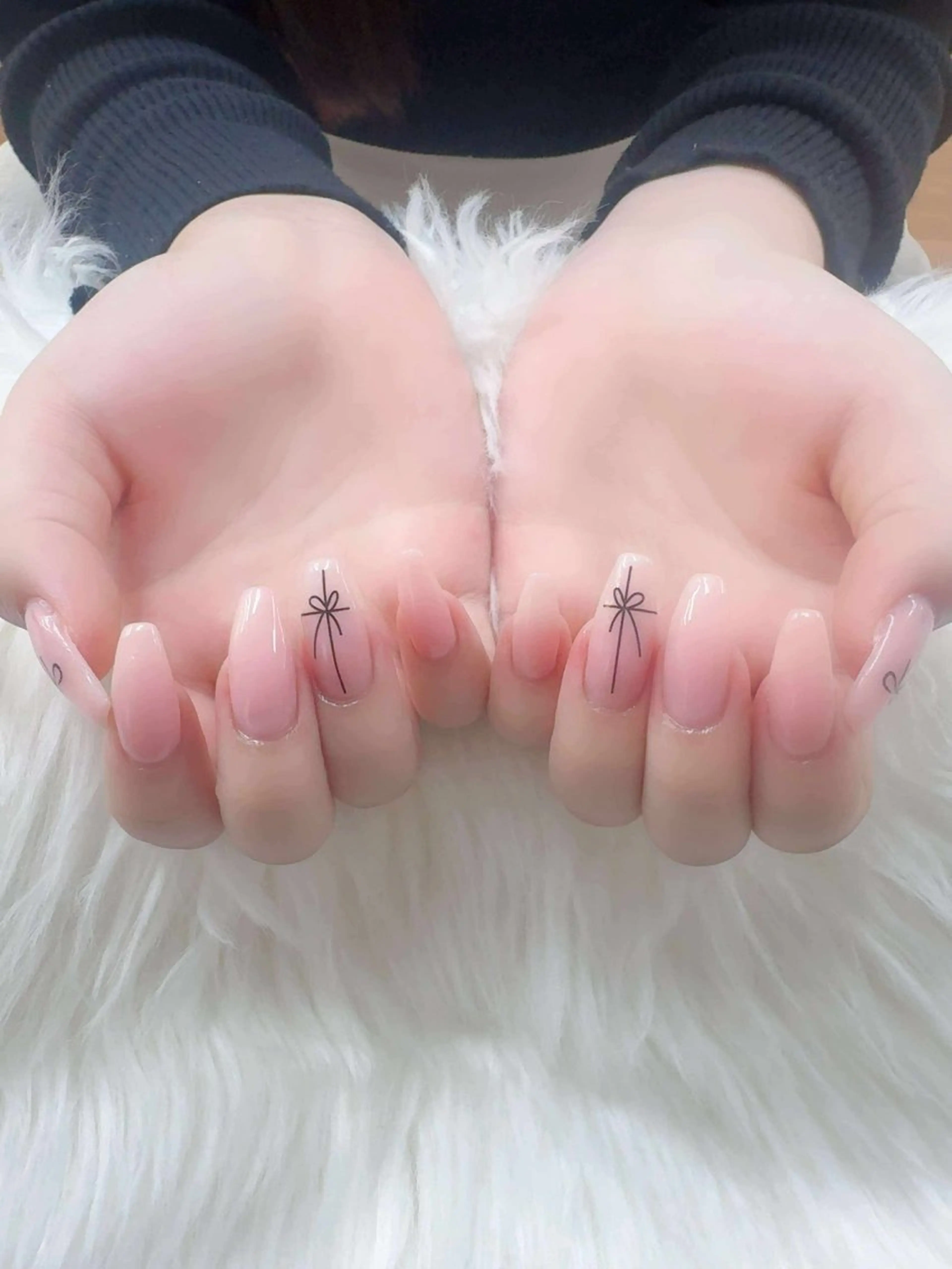 ネイル フレンチネイル グラデーション キラキラネイル 韓国ネイル マグネットネイル ハンドネイル ハンドケア Hara Nail 【パラジェル使用】のネイルデザイン