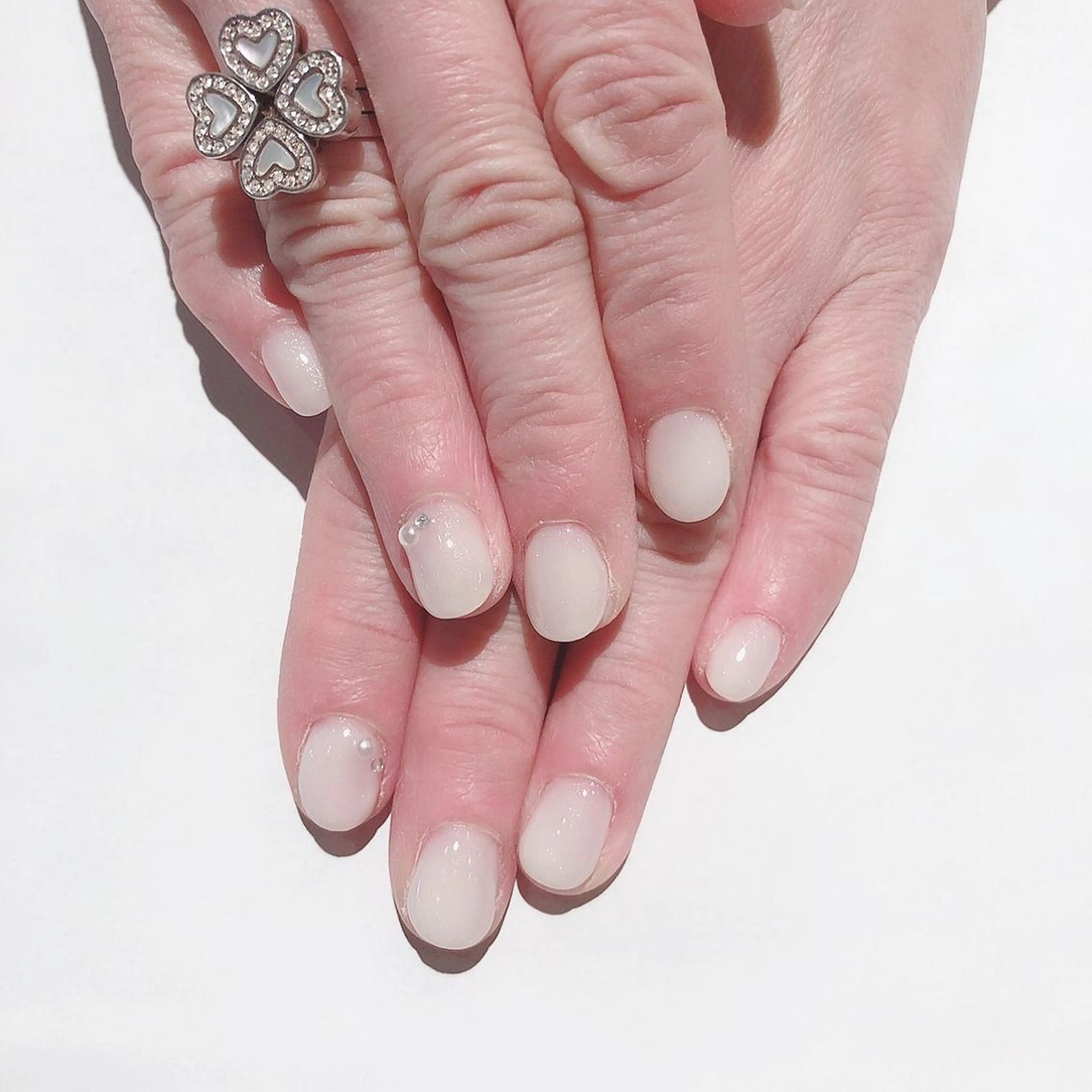 ネイル ストーンネイル 桜 成美のエステ・リラクイメージ