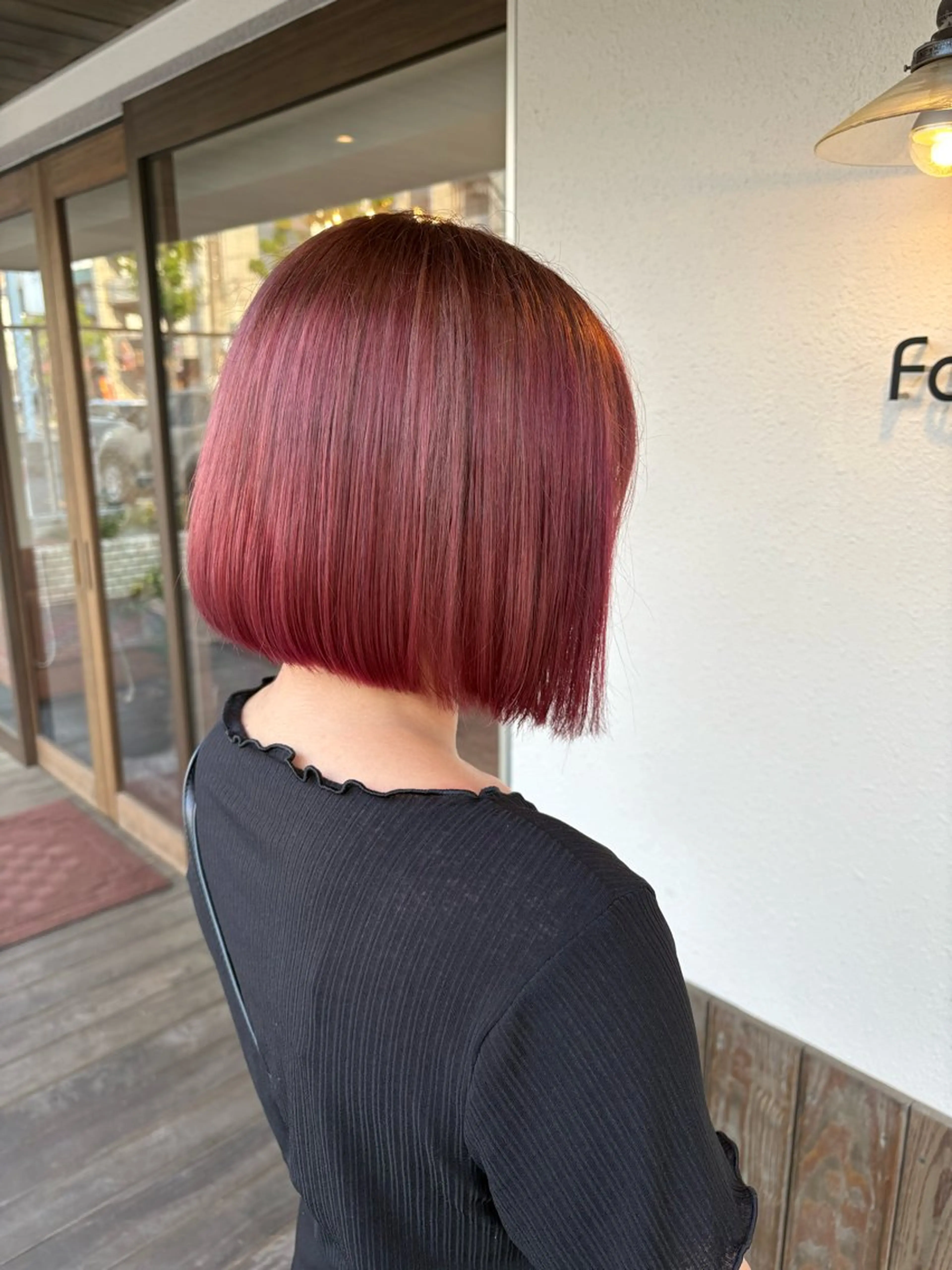 ミディアム 西田 朋華のヘアスタイル