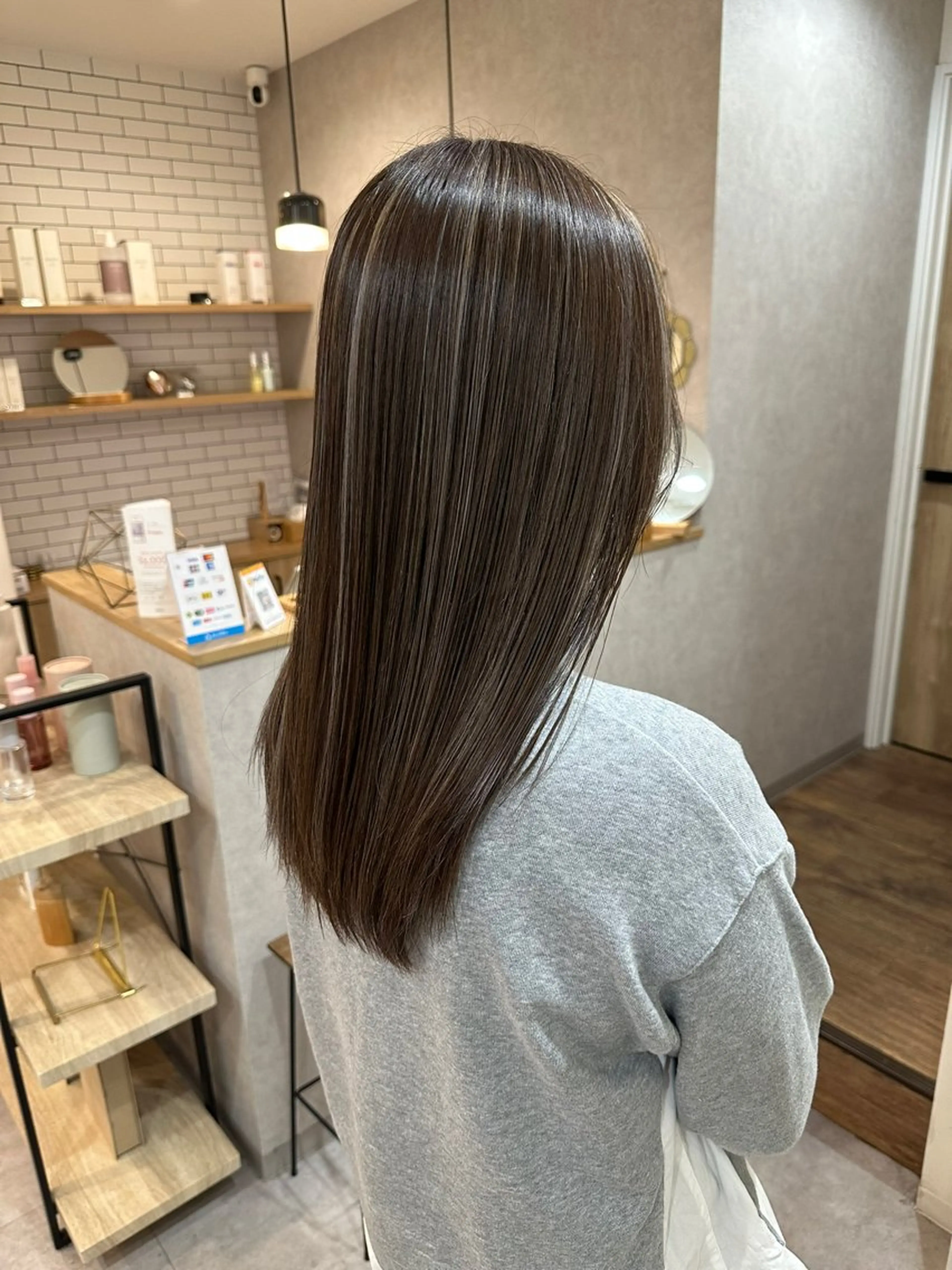 ロング カラー ハイライトカラー ハイライト カット ヘアカラー トリートメント 白髪ぼかしハイライト レイヤー川口　元気のヘアスタイル