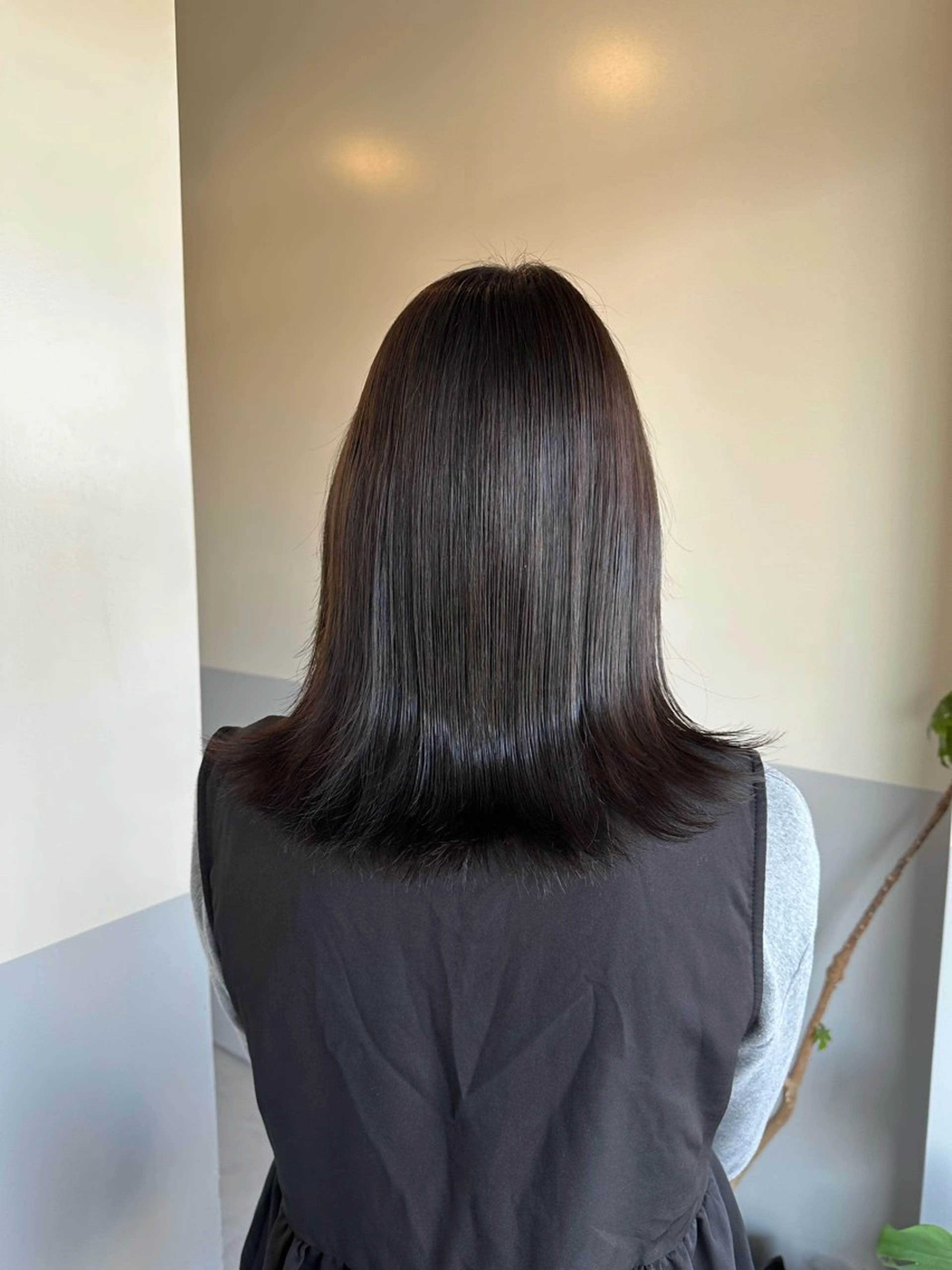 ミディアム カラー グレージュ オリーブグレージュ オリーブグレー 三浦 彩那のヘアスタイル