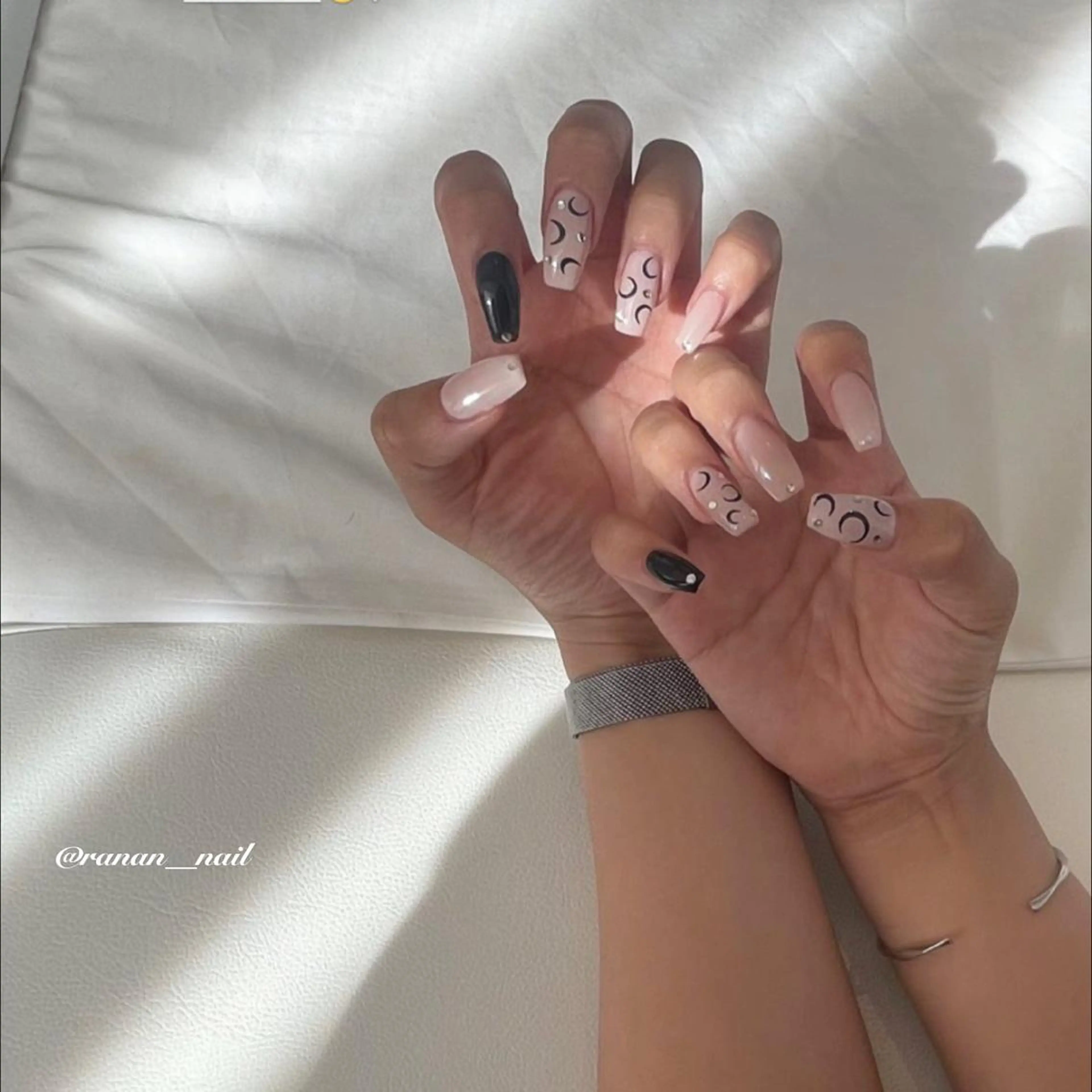 ネイル 𝓇𝒶𝓃𝒶𝓃 𝓃𝒶𝒾𝓁のネイルデザイン