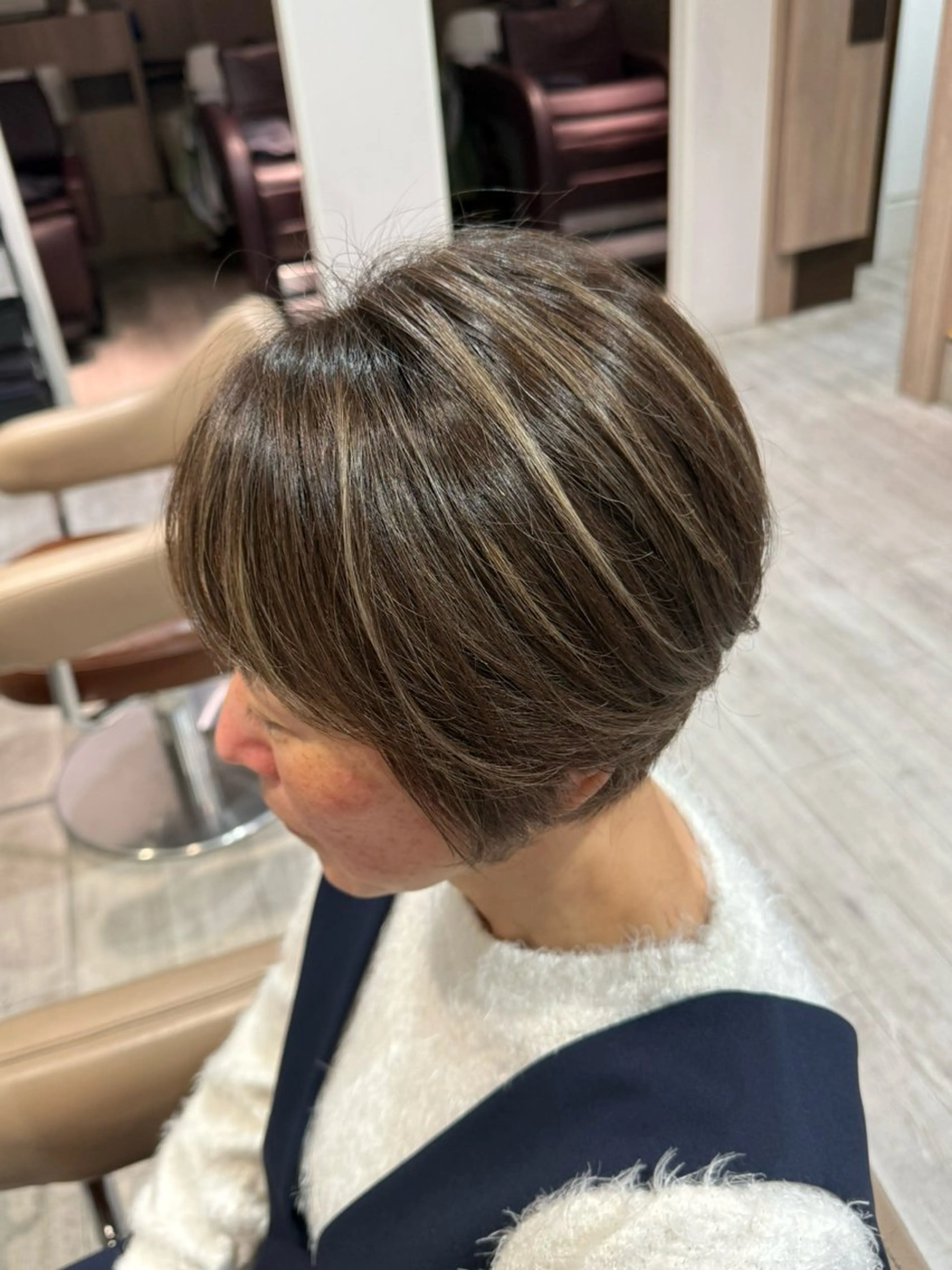 ショート カラー ベージュカラー ハイライトカラー ハイライト ショートヘア カット ヘアカラー 白髪ぼかしデザイン ハイライト/宮本純登のヘアスタイル