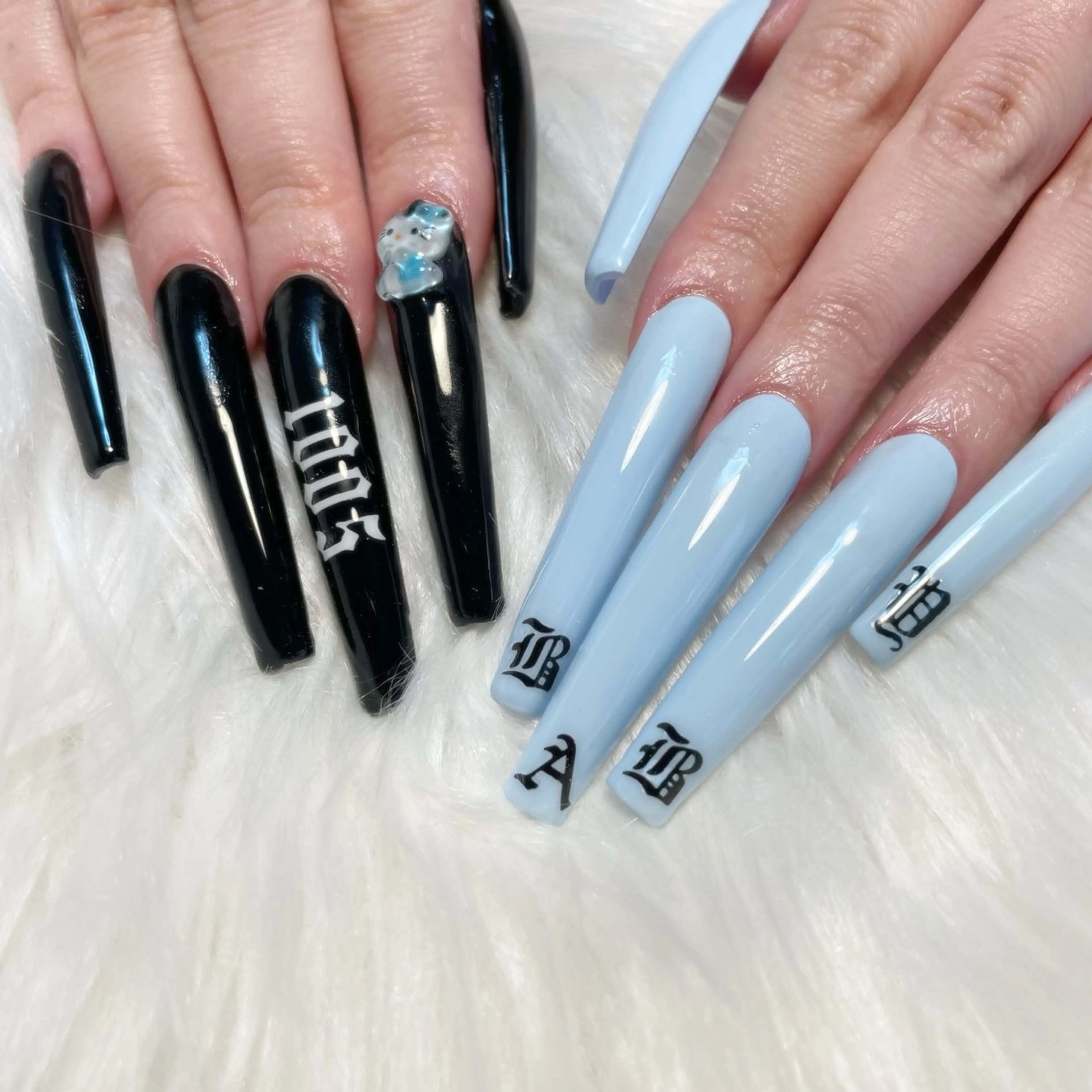 ネイル ハンドネイル ゴテゴテ💙ワンホン リオナのネイルデザイン