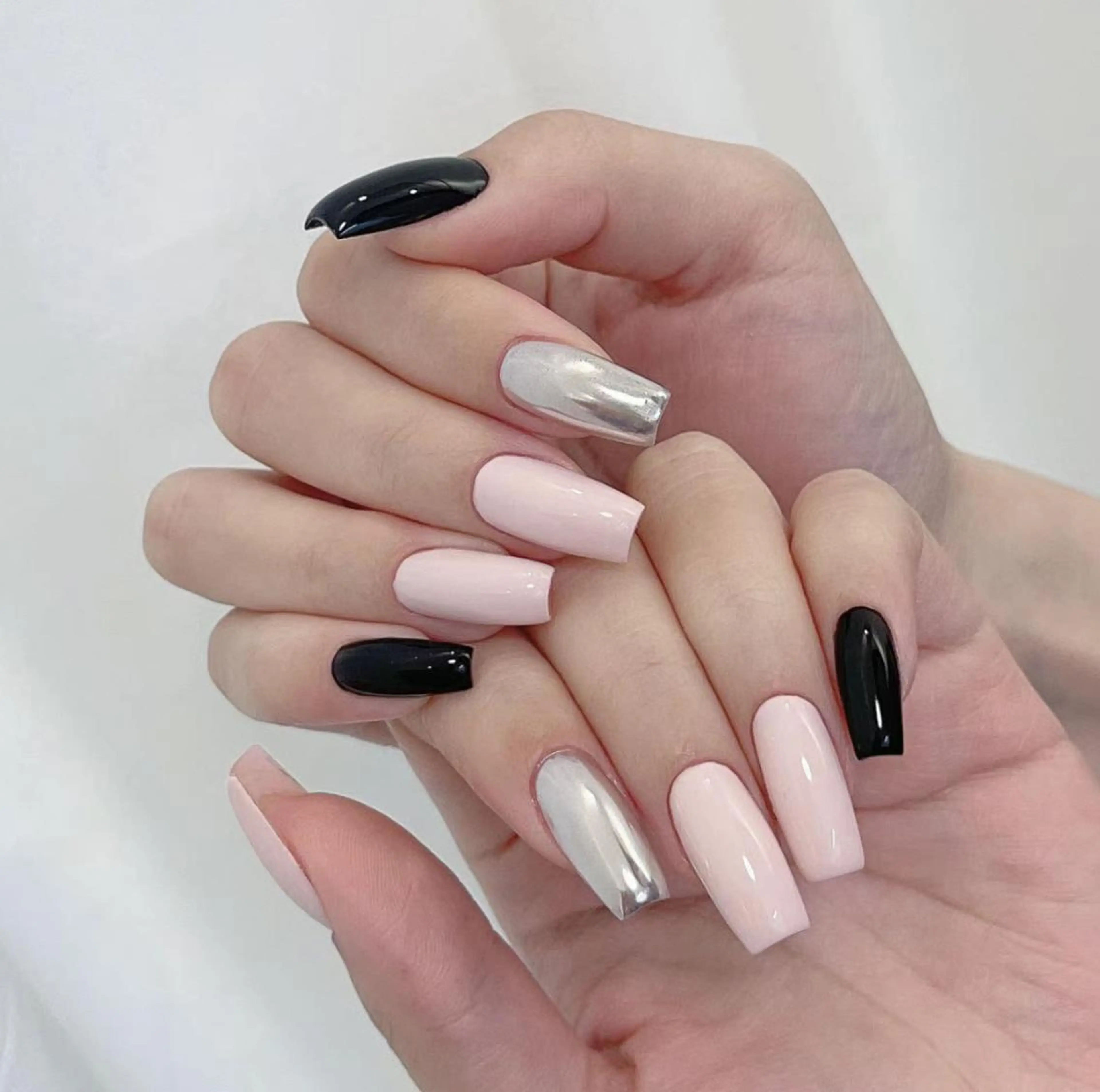 ネイル 長さ出し ネイルチップ Queens みなみのネイルデザイン