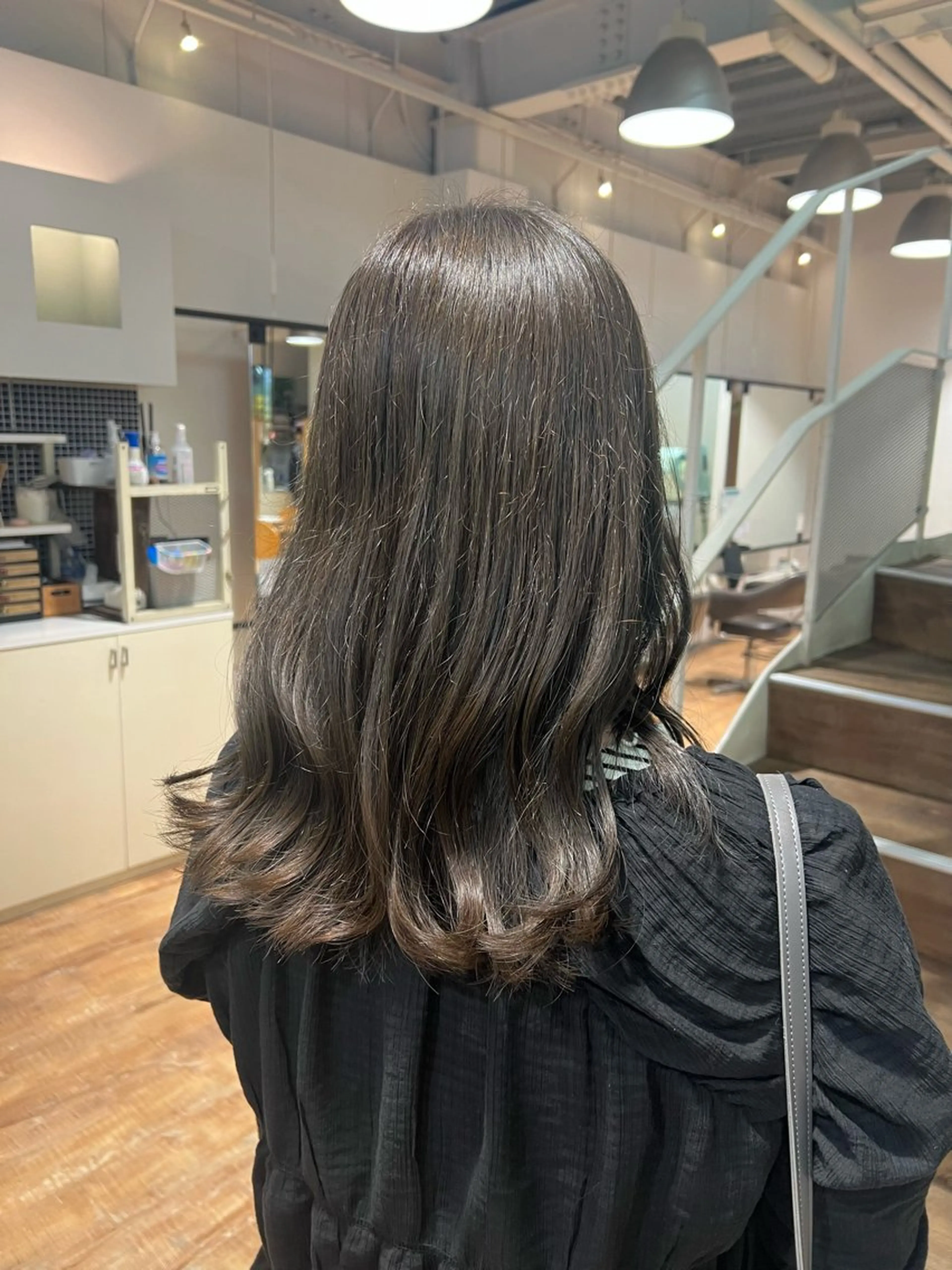 セミロング カラー 透明感カラー グレージュ オリーブグレージュ オリーブグレー カット ヘアカラー 石野 友唯のヘアスタイル