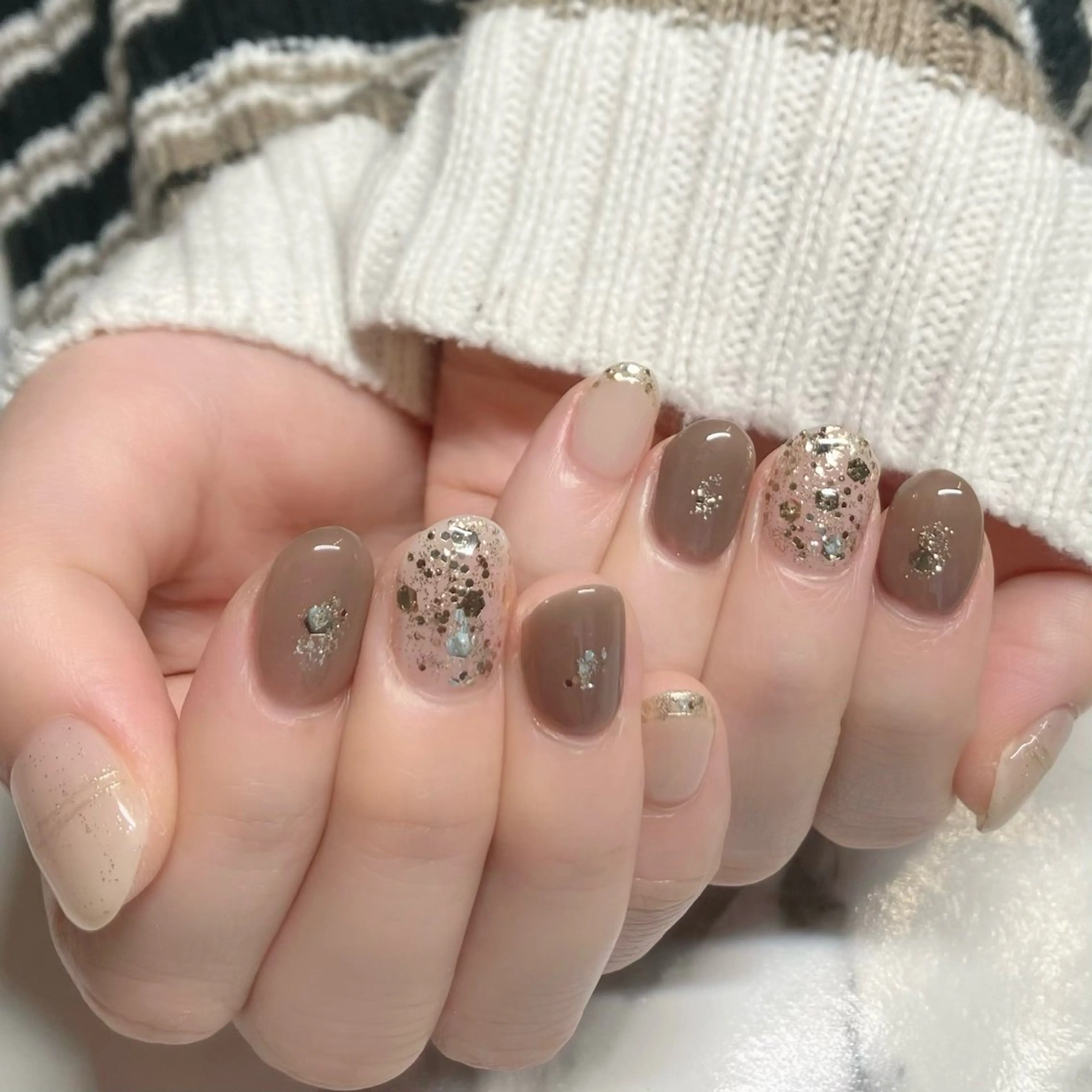 ネイル ブラウン ラメ(グリッター) ストーンネイル MALAMA NAILのネイルデザイン