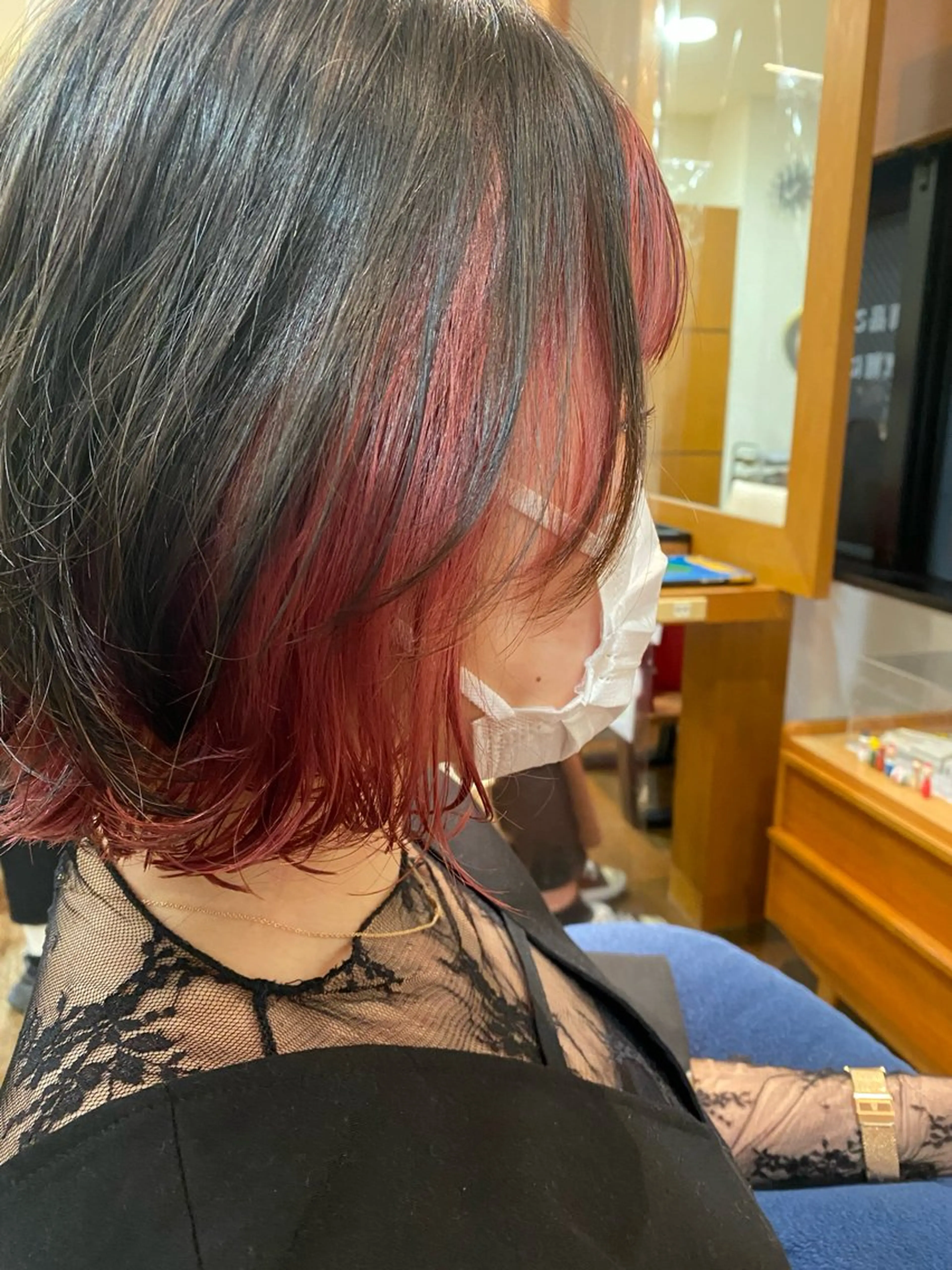 [平日限定]カット+インナーカラー(ケアブリーチ込み)の写真