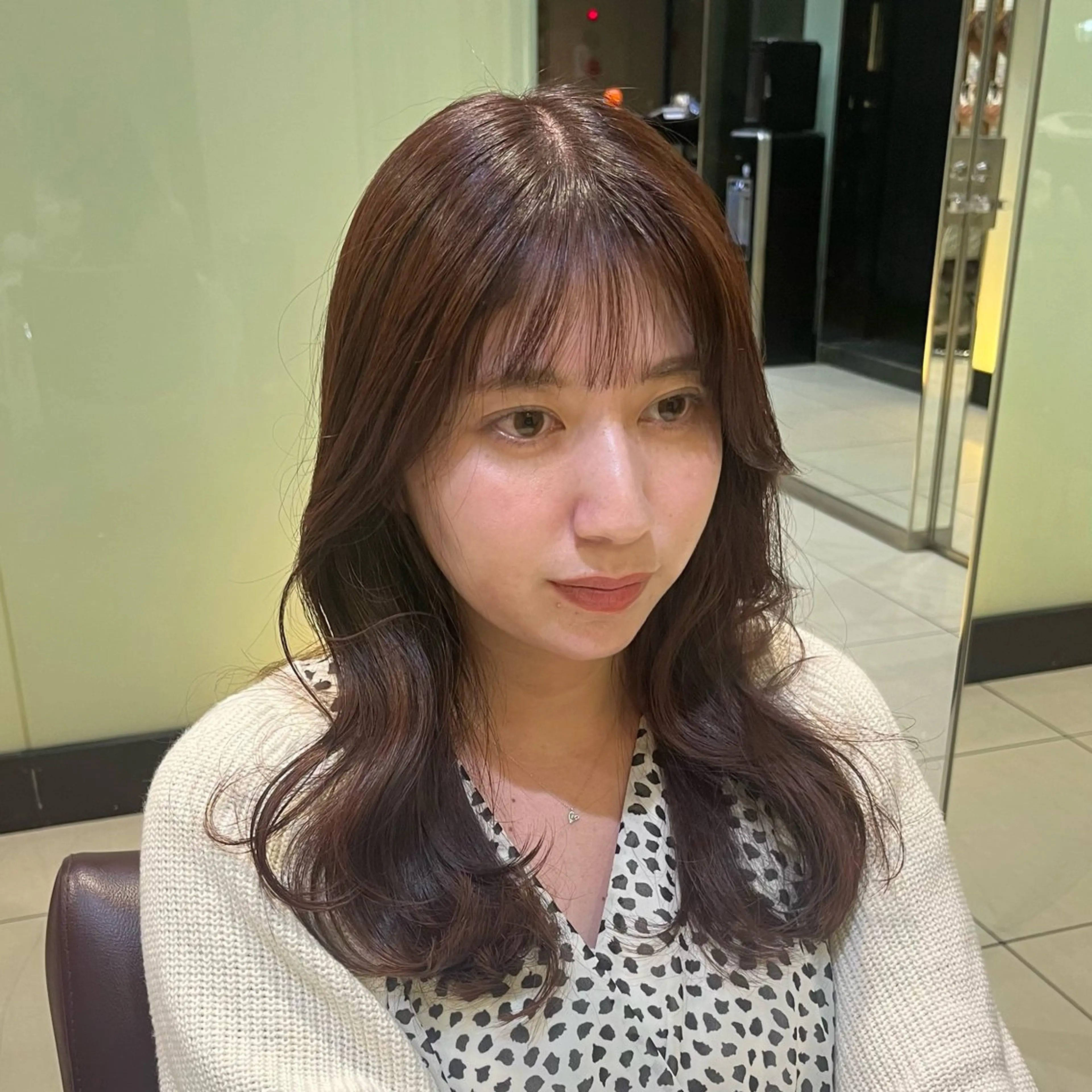 セミロング タンバルモリパーマ 礒井メンキのヘアスタイル