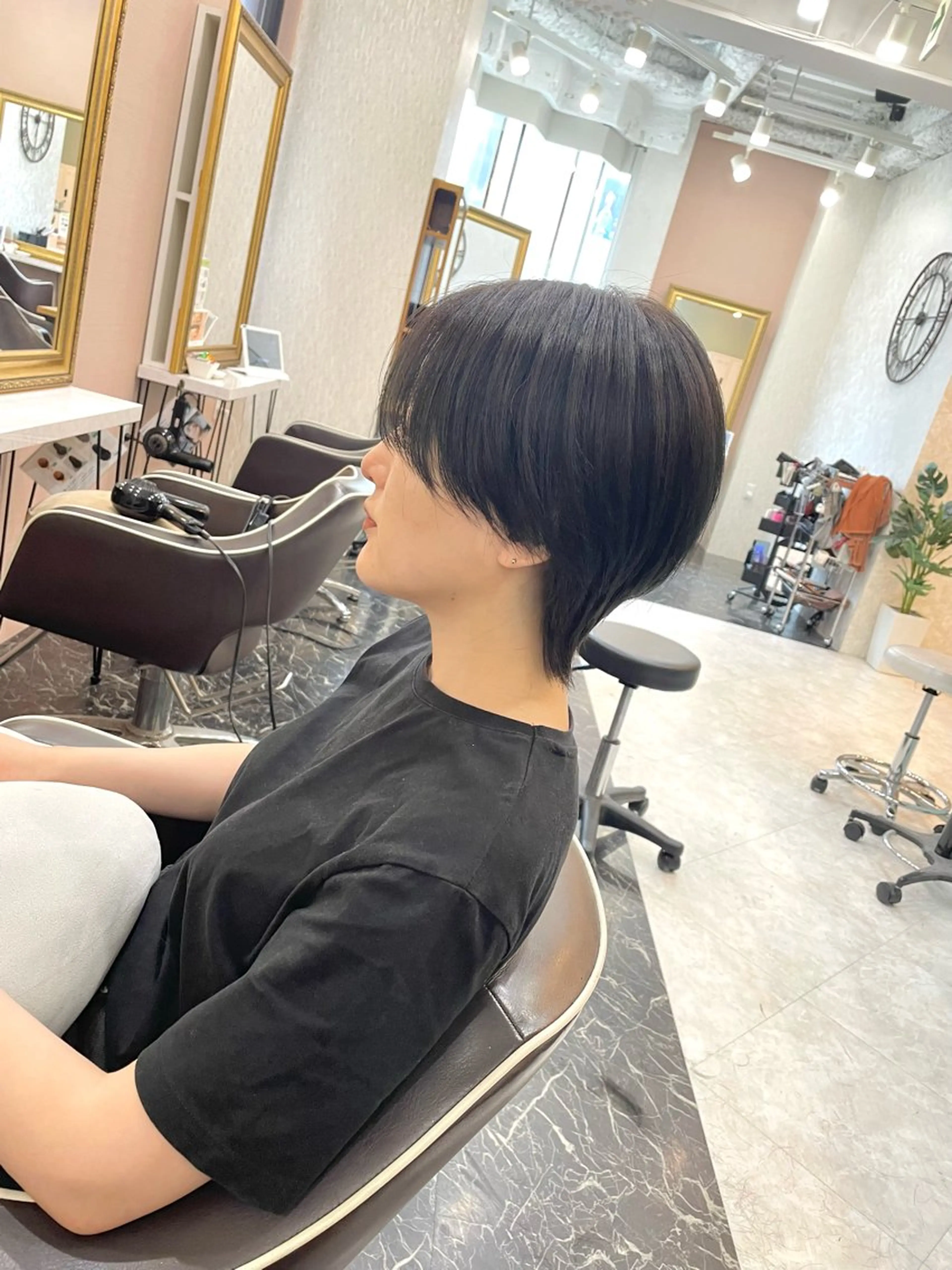 ショート ショートヘア ウルフカット カット ヘアカラー 亀川蓮 Agu hairのヘアスタイル