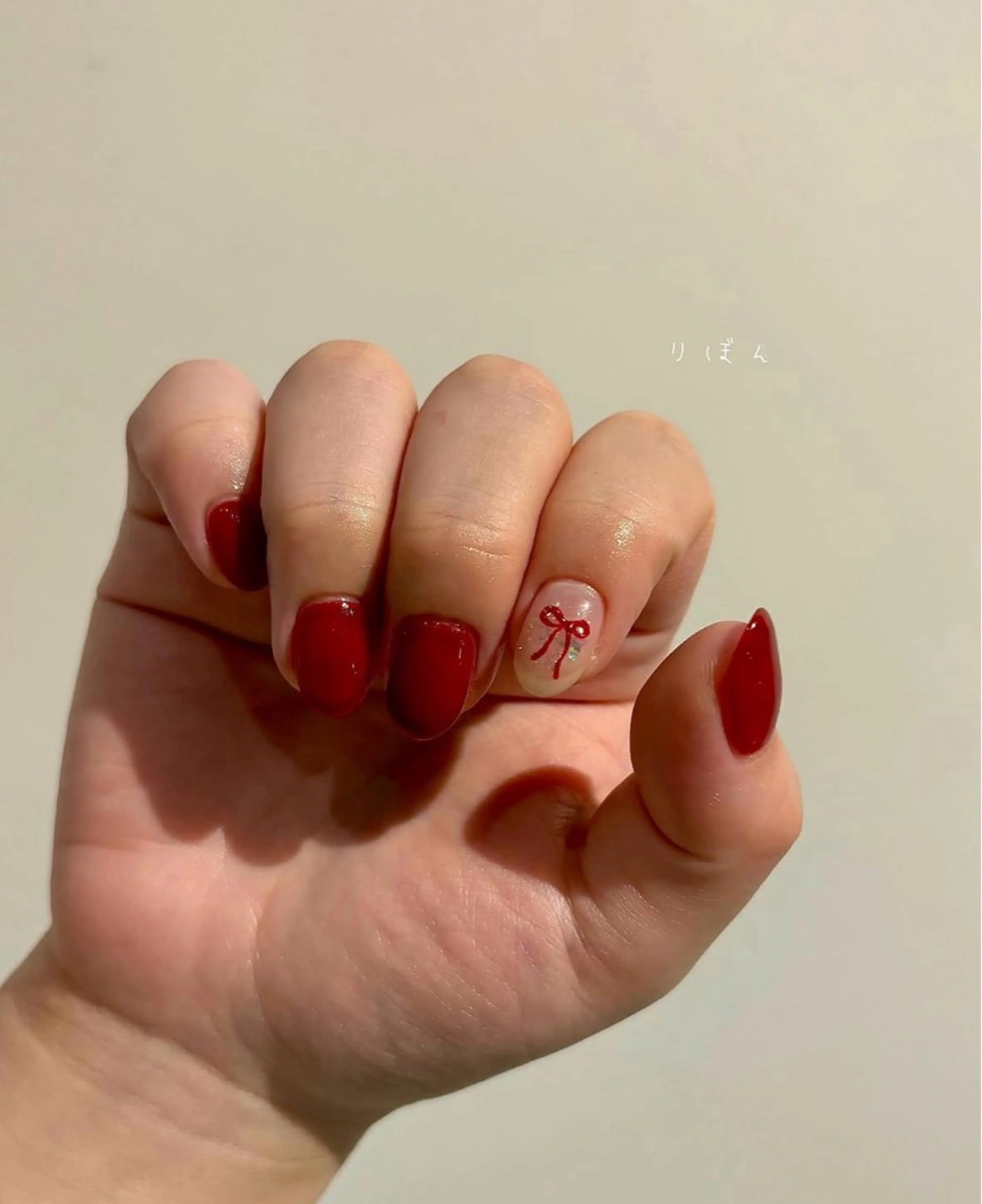 ネイル ガーリー ワンカラーネイル リボン ハンドネイル FIORITURA Maikoのネイルデザイン