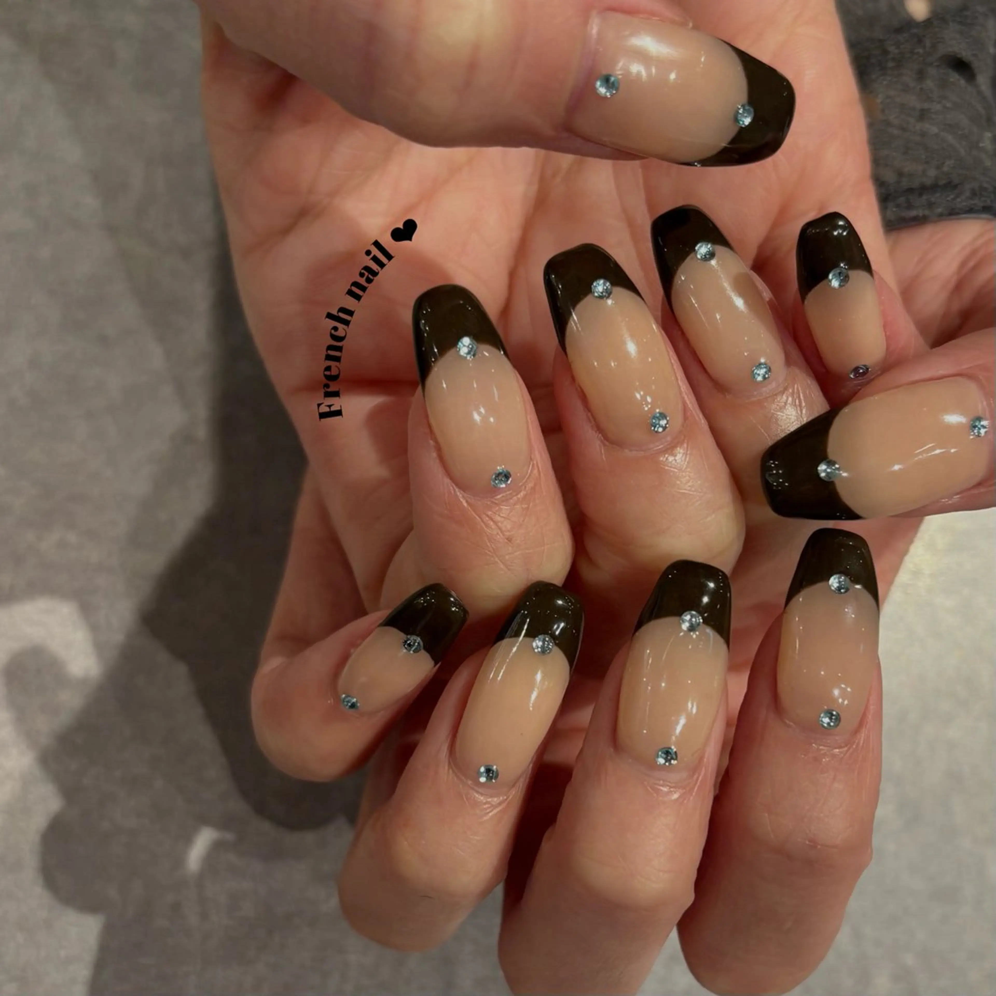 ネイル ブラウン フレンチネイル 春ネイル ハンドネイル eight横浜🧸 kumabeのネイルデザイン