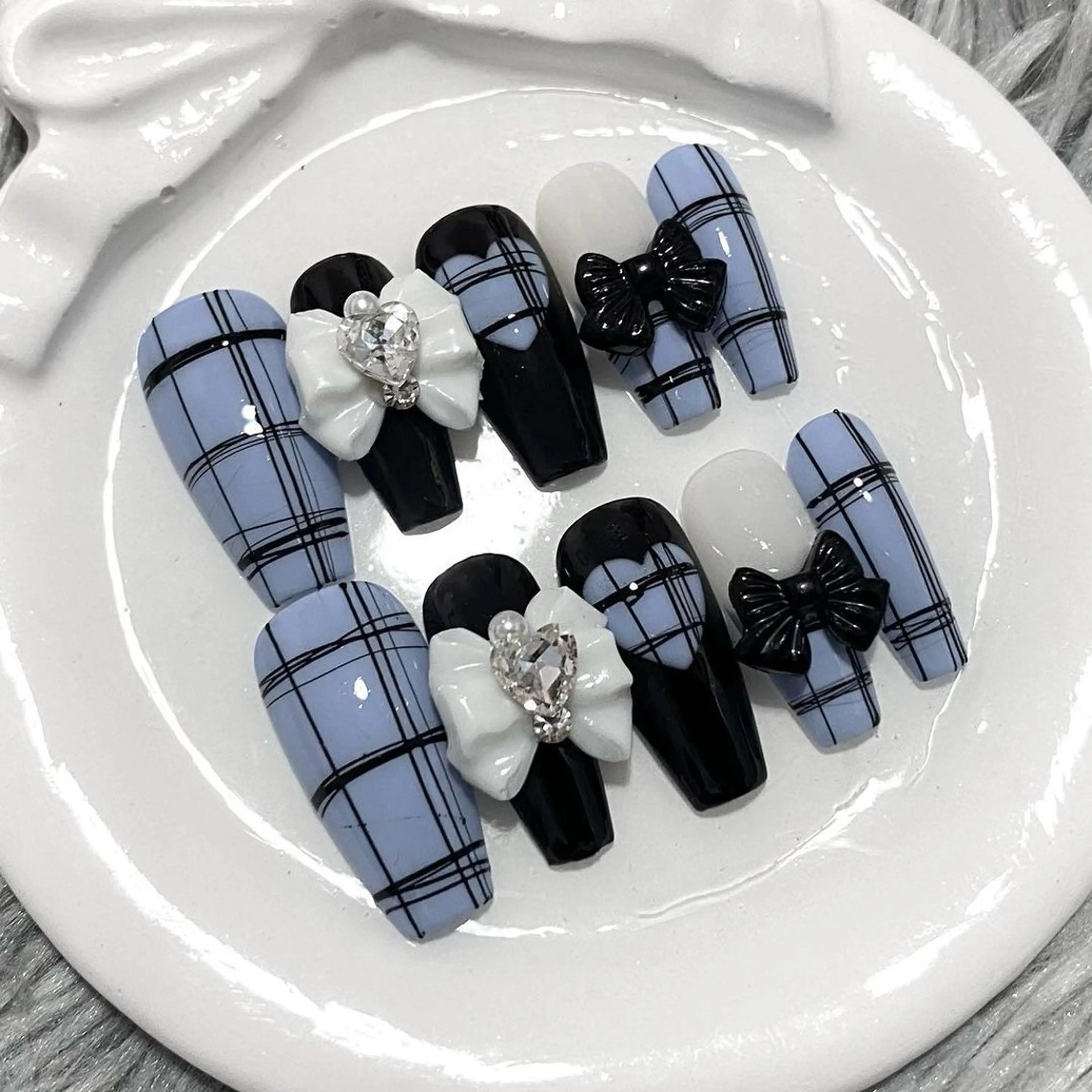 ネイル 長さ出し グラデーション 卒業式 キラキラネイル マグネットネイル Lee Nails チップ長さだし専門店のネイルデザイン