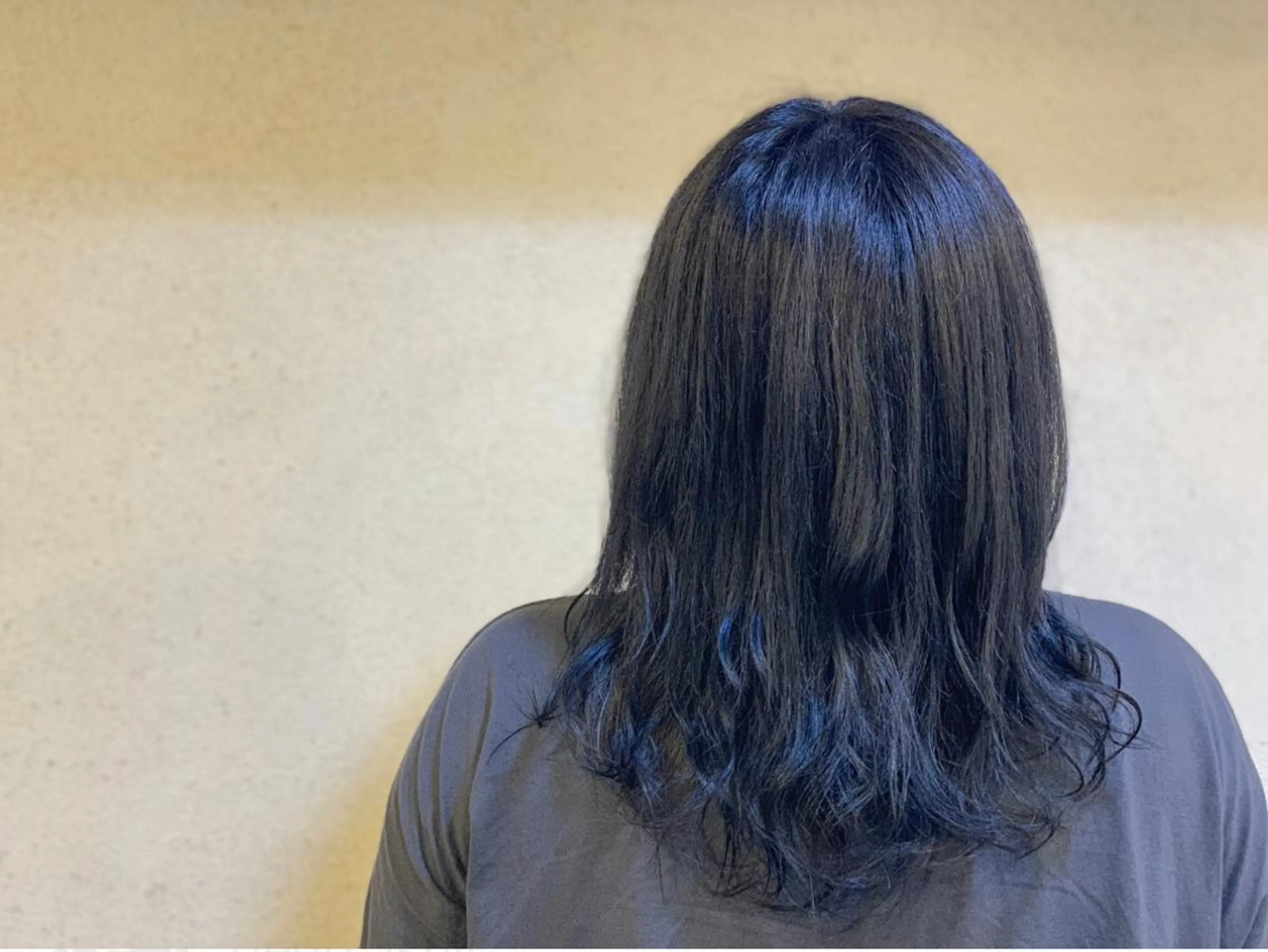 ミディアム カラー 黒髪 ブリーチ ブルーカラー ブルーブラック 悠 亜のマツエク・マツパデザイン