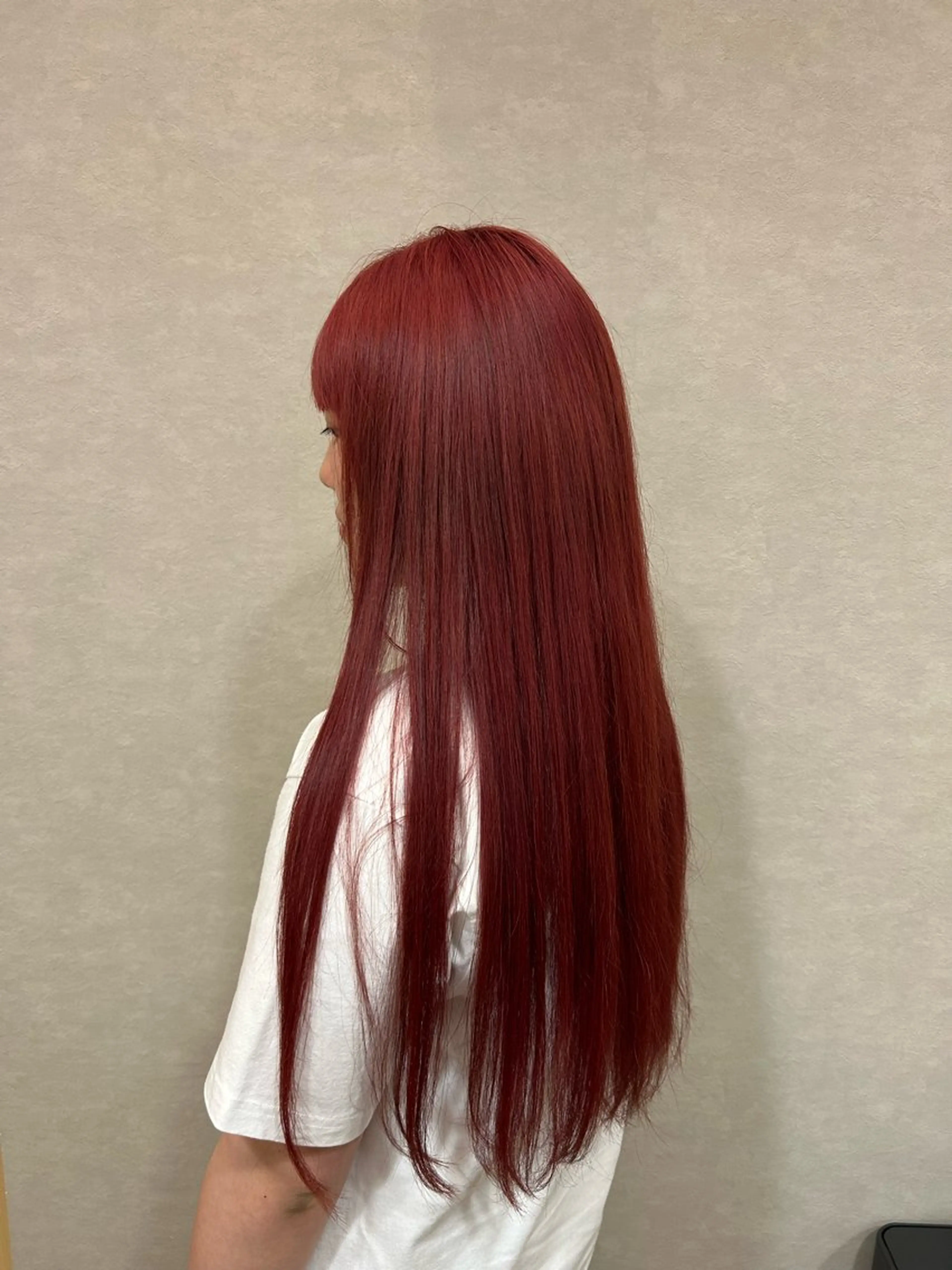 ロング カラー ブリーチ ピンクカラー レッドカラー ロング 根石 結菜のヘアスタイル