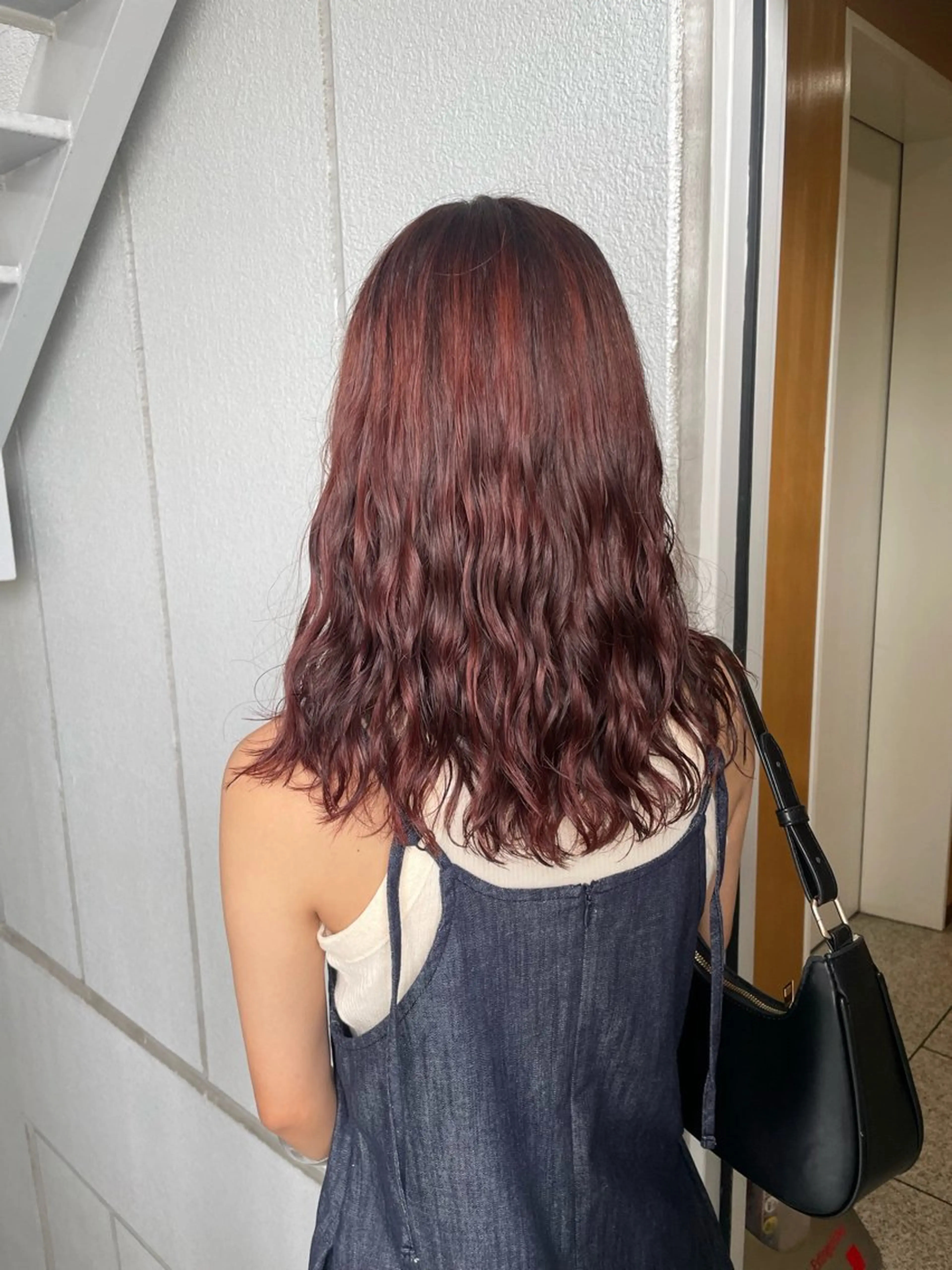 ミディアム カラー パーマ ミディアムパーマ ブリーチ 髪質改善 縮毛矯正 デジタルパーマ カット ヘアカラー パーマ トリートメント 【arc】Ruri コテ巻き風パーマのヘアスタイル