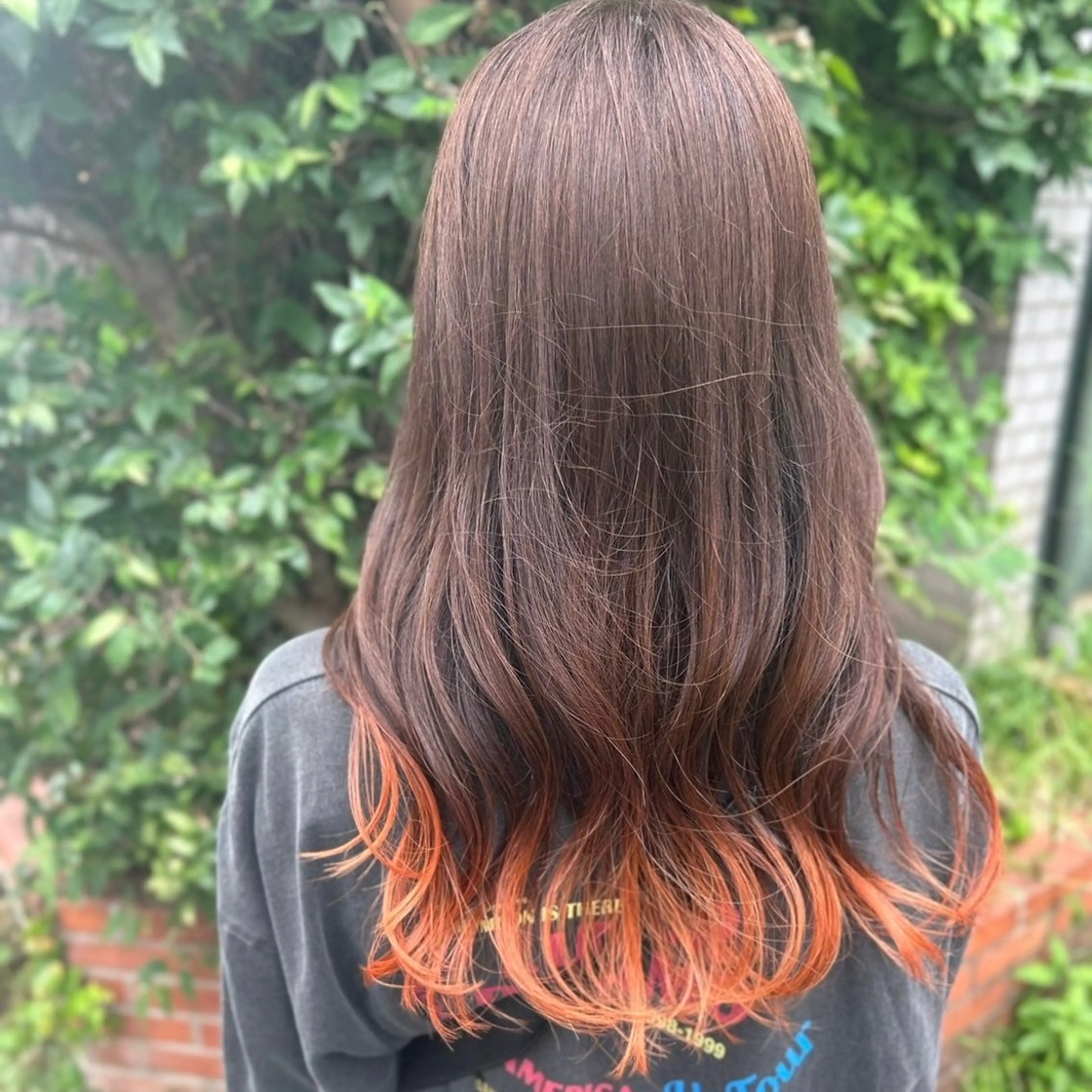 ロング 夏向/ハイトーン /パーマのヘアスタイル