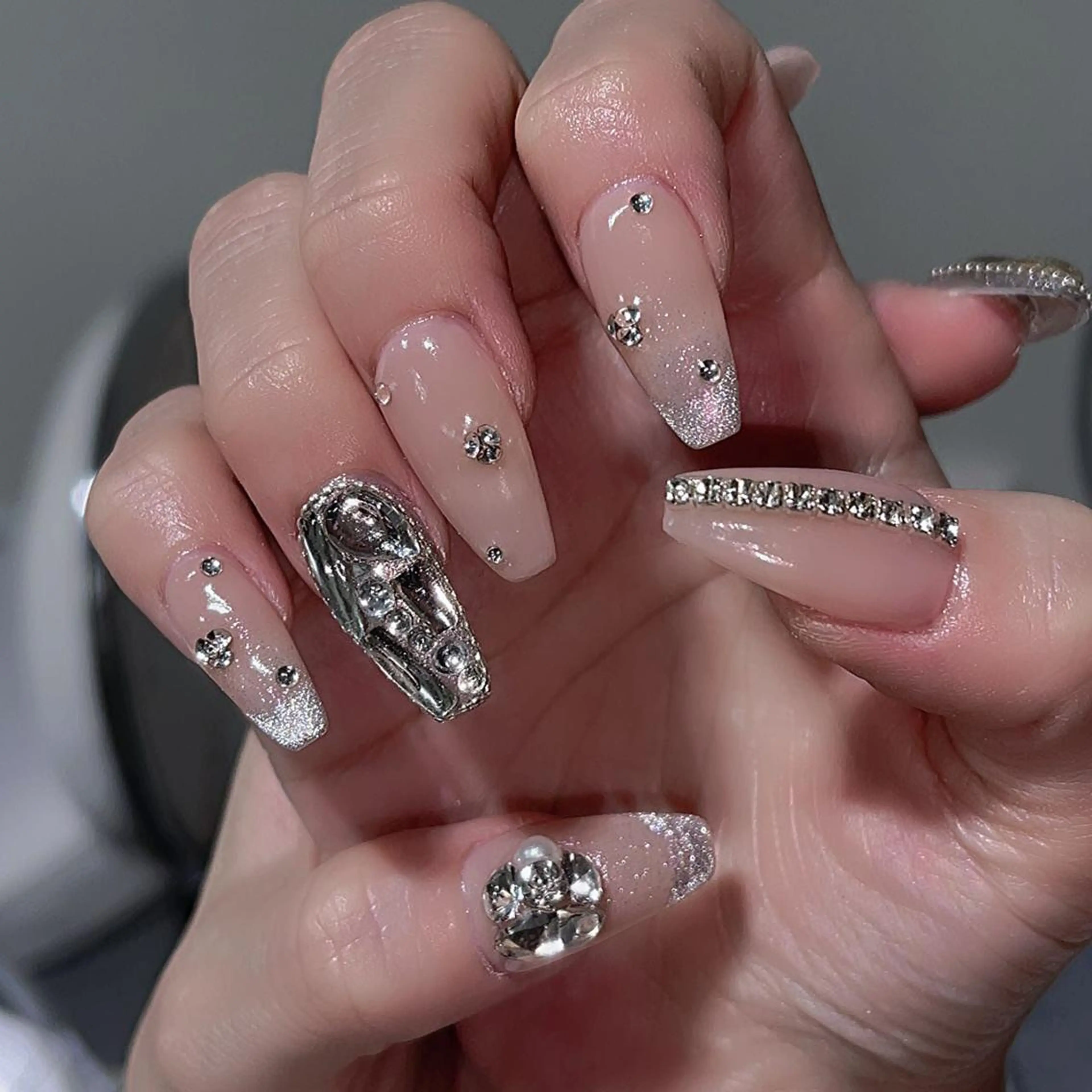 ネイル アートネイル 長さ出し ネイルチップ Queens テイのネイルデザイン