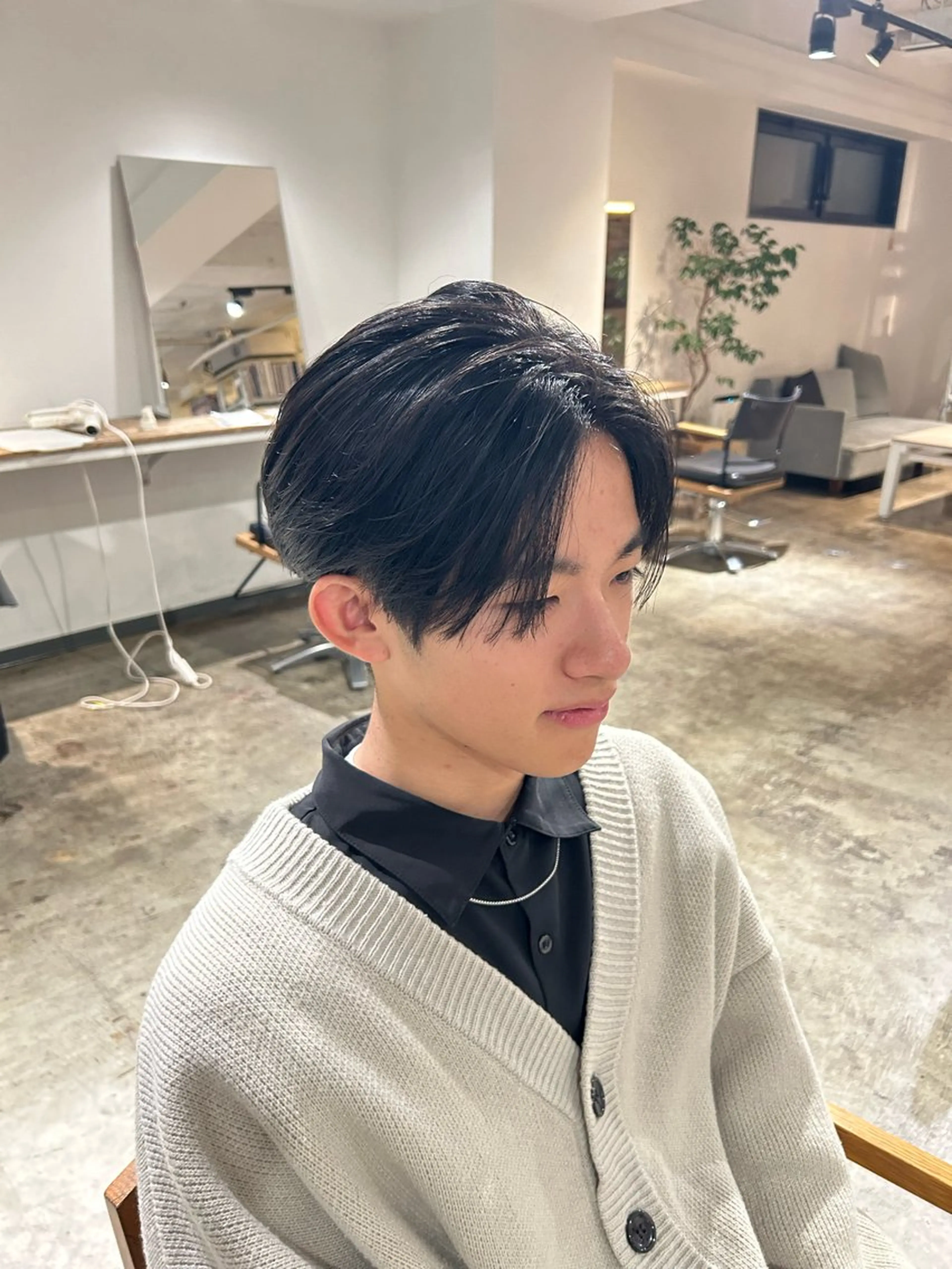 ショート パーマ メンズ センターパート ダウンパーマ フェザーパーマ カルマパーマ メンズ韓国風 カット become men's hair 名駅店所属・名駅/フェザーパーマ 韓国ヘア/森岡のヘアスタイル