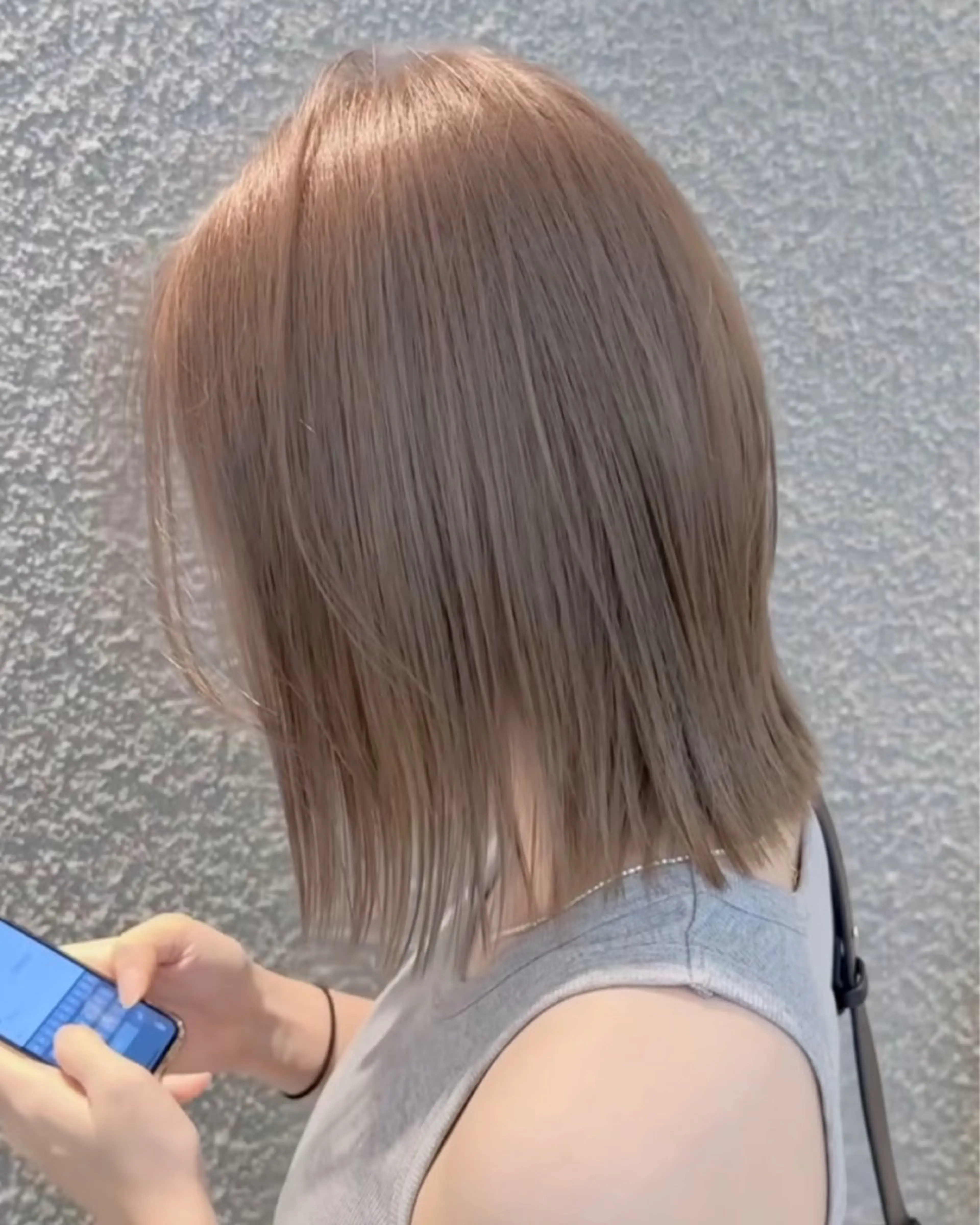 ミディアム カラー ヘアアレンジ ベージュカラー ブリーチ 透明感カラー ハイトーンカラー ミルクティーベージュ ヘアカラー トリートメント 🌟🍒ハイトーン 韓国ヘア/ユウミのヘアスタイル