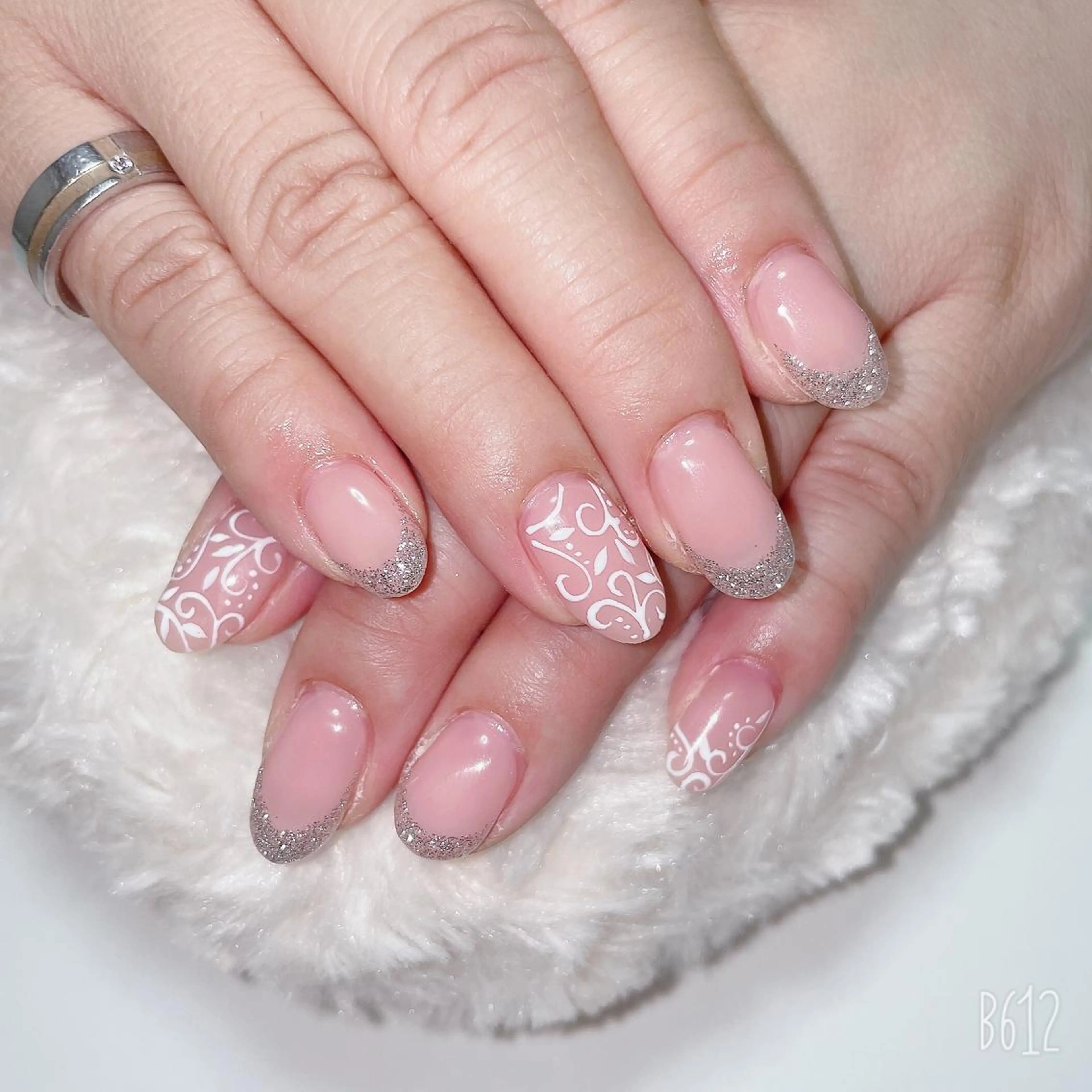 ネイル The Best Beauty受付担当のヘアスタイル