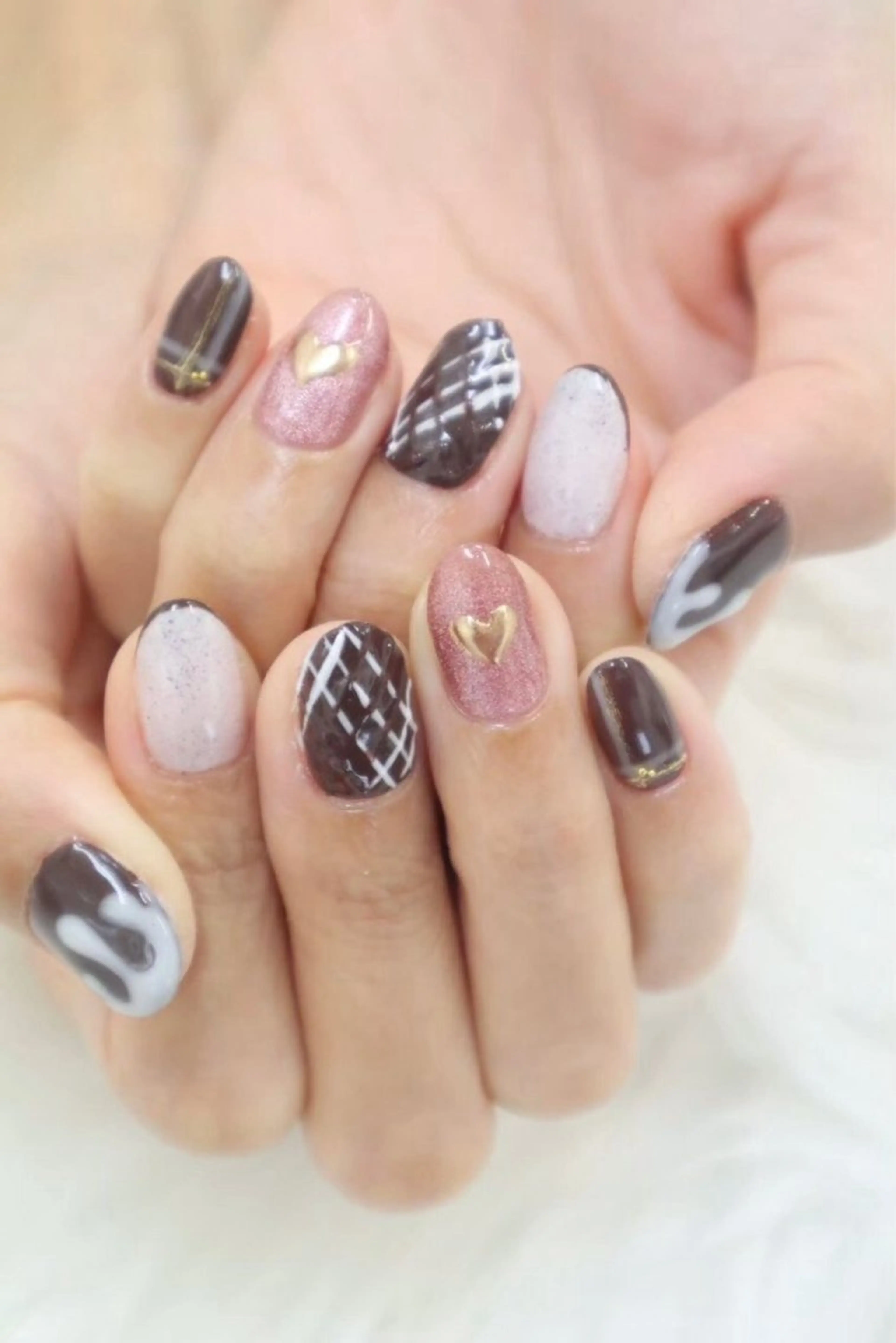 ネイル カラーズビューティサロン所属・ツノスエアヤカ ／つののネイルデザイン