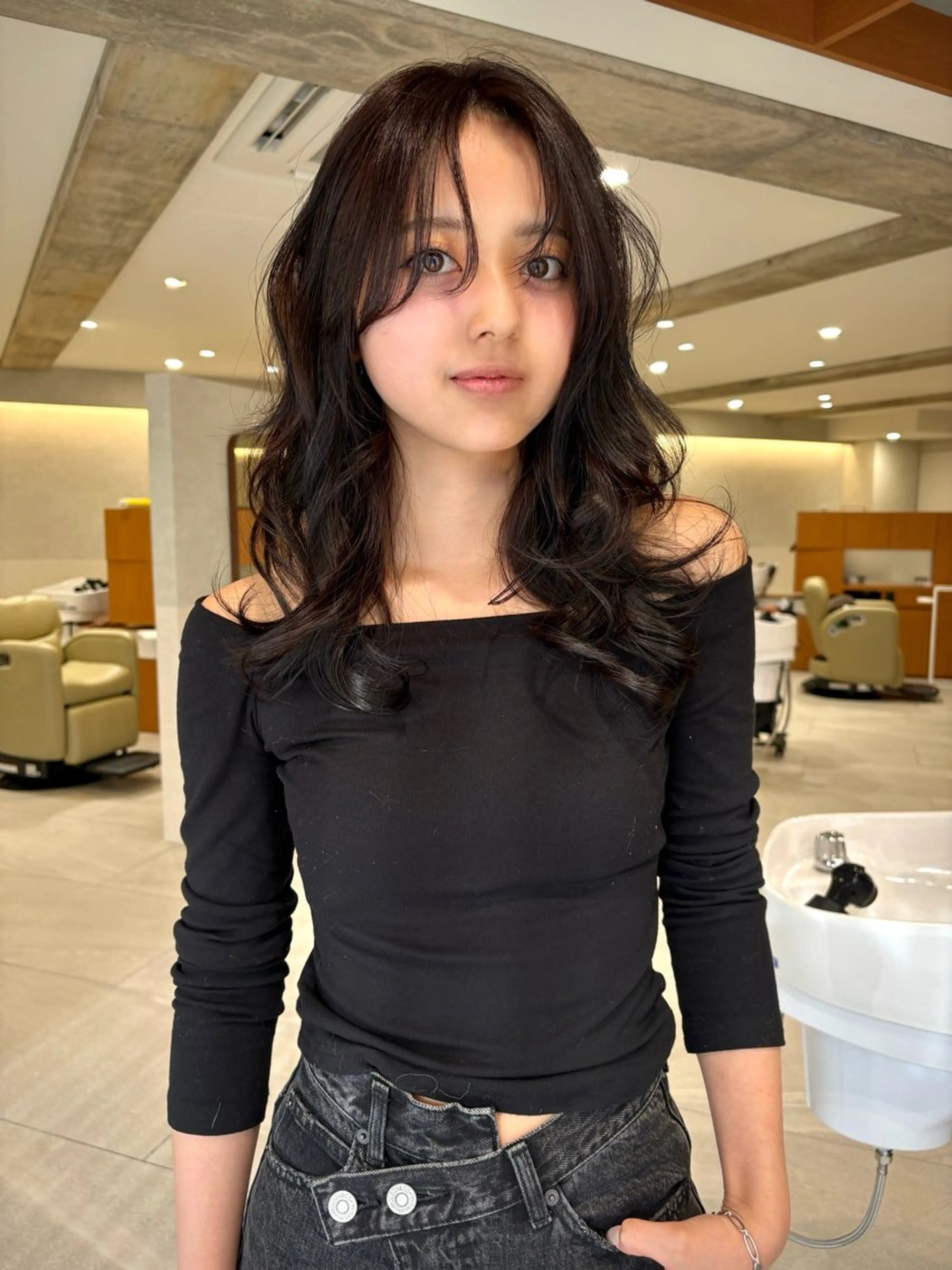 ミディアム 顔周りカット 似合わせカット ヘアカラー 梅田/レイヤーカット /ミルクティーカラーのヘアスタイル