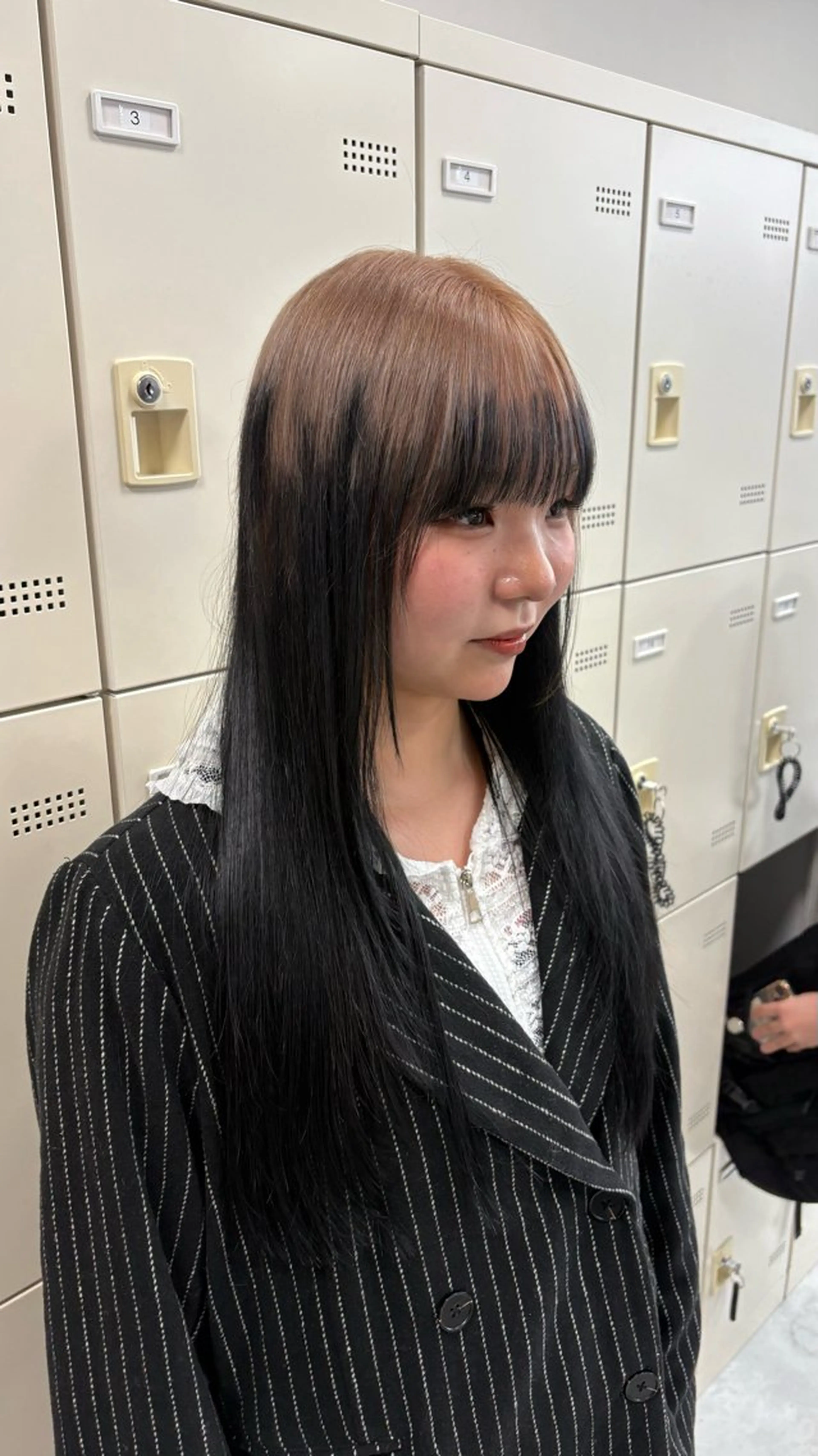 ロング カラー 🖤ハイトーン× レイヤー🖤SARAのヘアスタイル