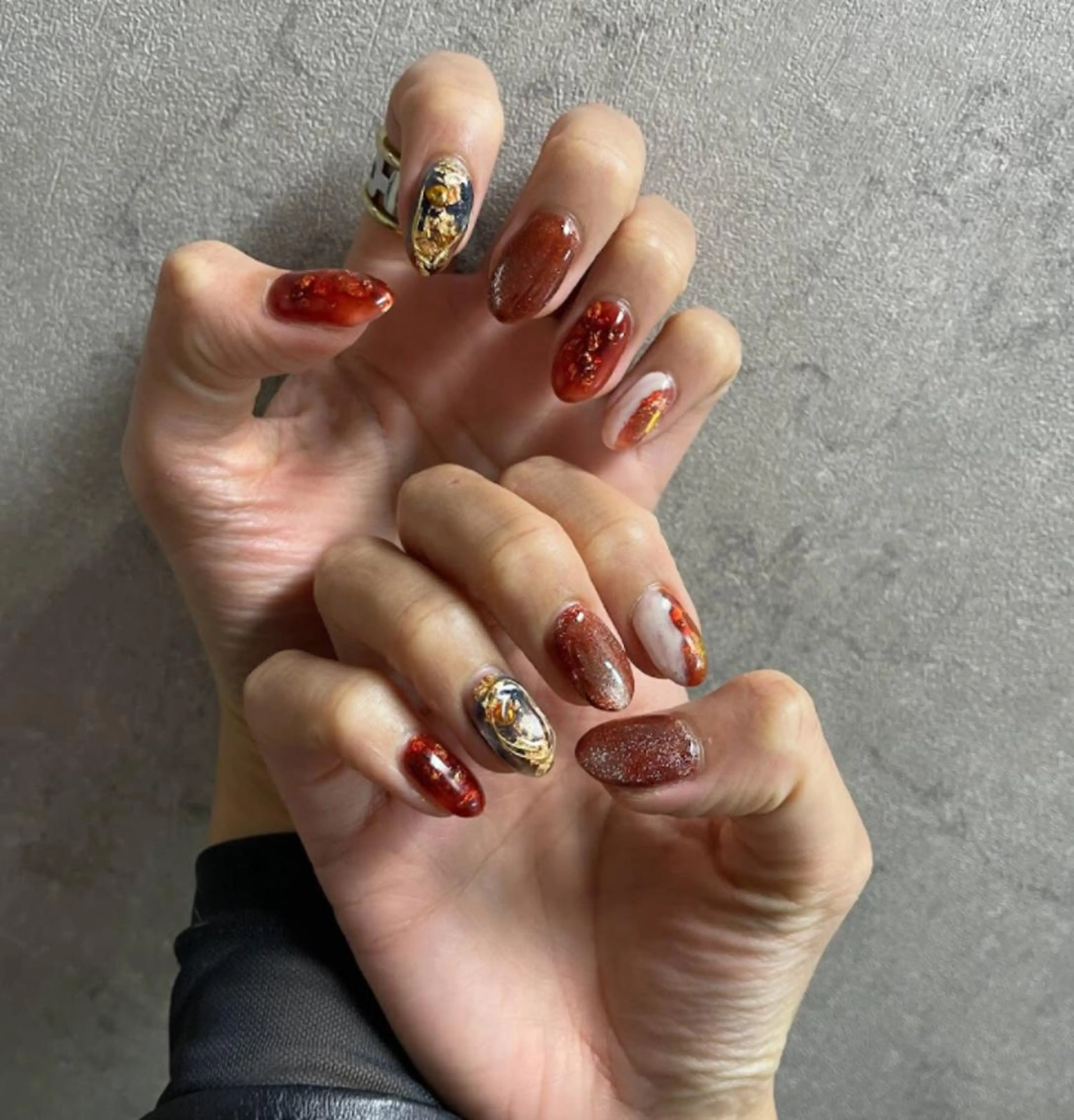 ネイル アートネイル べっ甲ネイル ブラウン ジェルネイル ミラーネイル nailstudio eviz新宿店のネイルデザイン