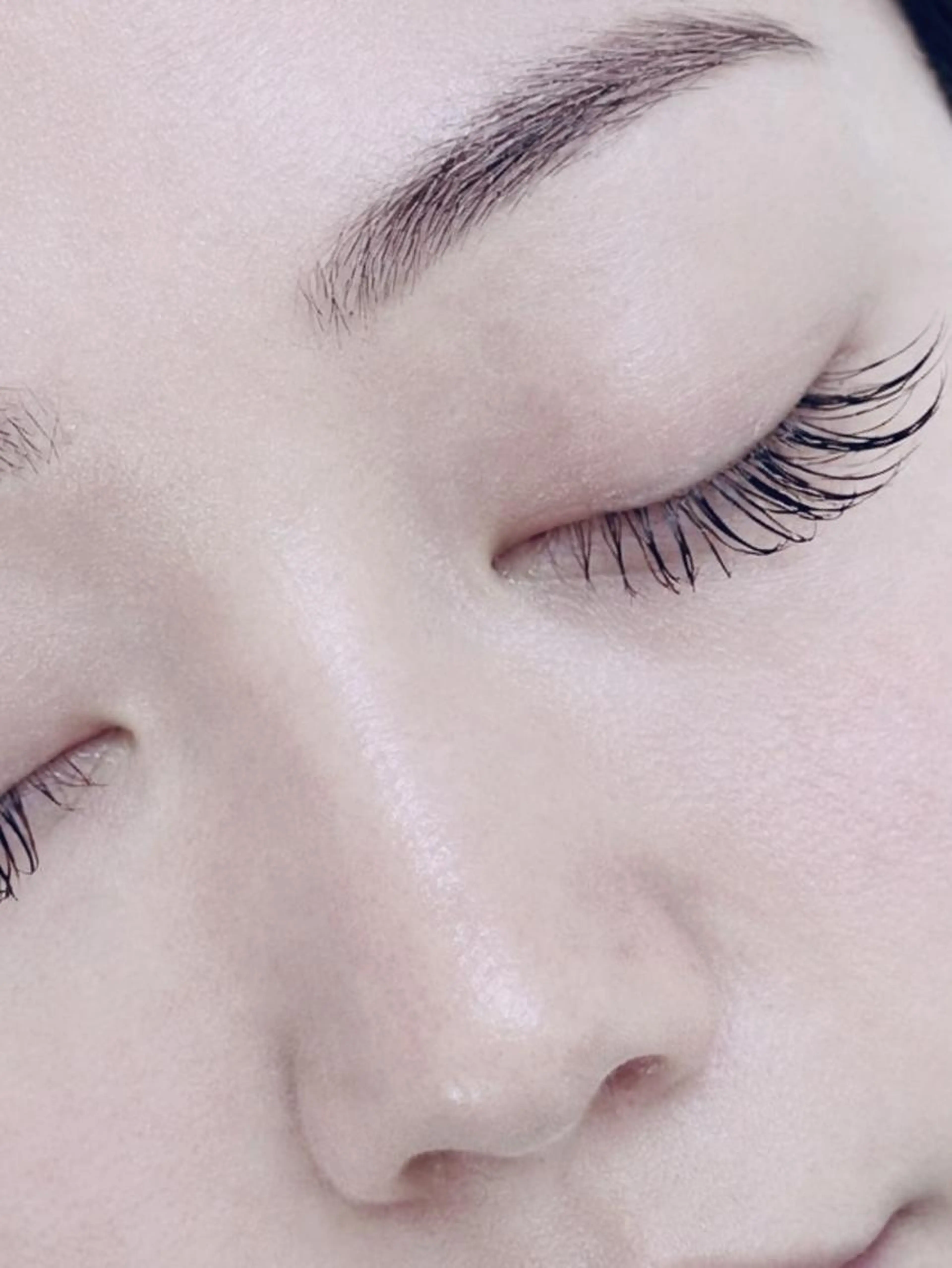 【初回オフ無料】LEDエクステ　フラットラッシュ120本　美容成分たっぷりコーティング付きの写真