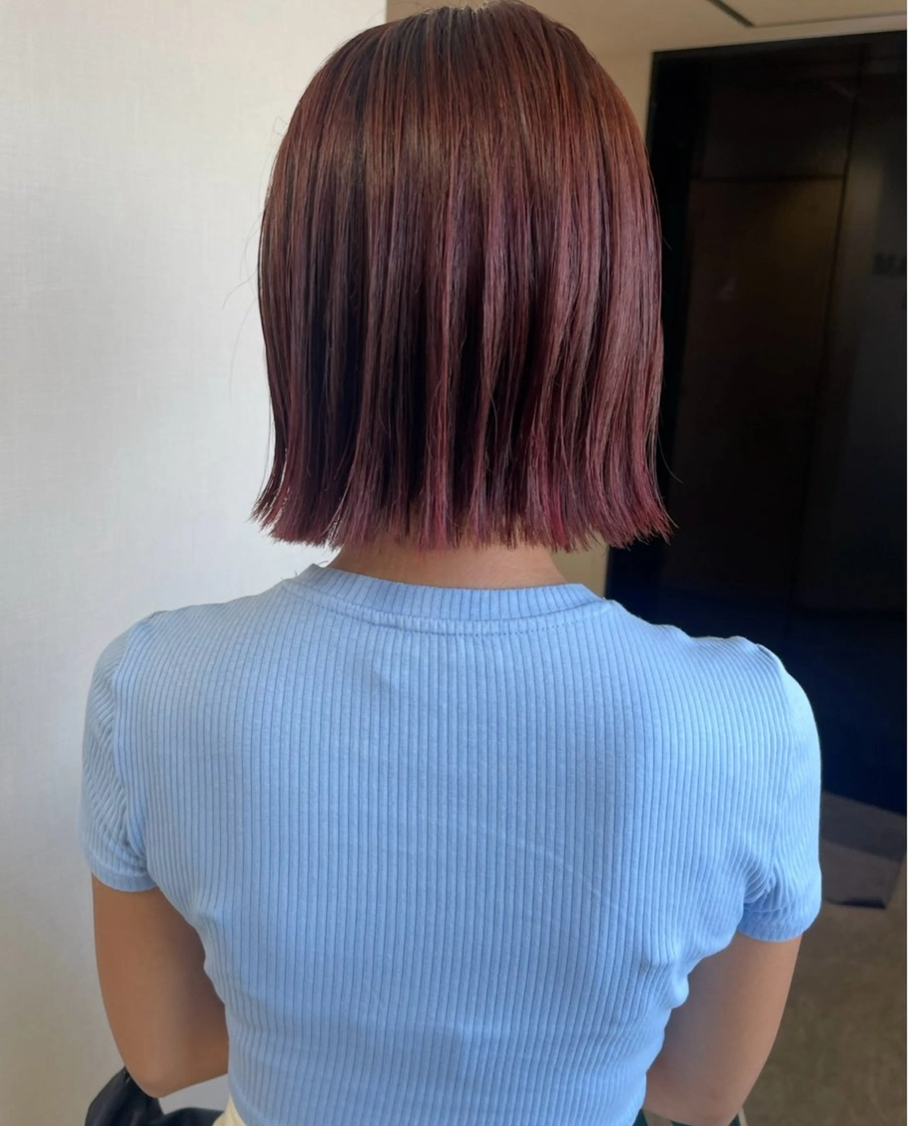 ショート カラー ブリーチ ボルドーカラー ブリーチなしカラー レッドカラー ボブ ヘアカラー 松井那津子 /ハイライトブリーチのヘアスタイル