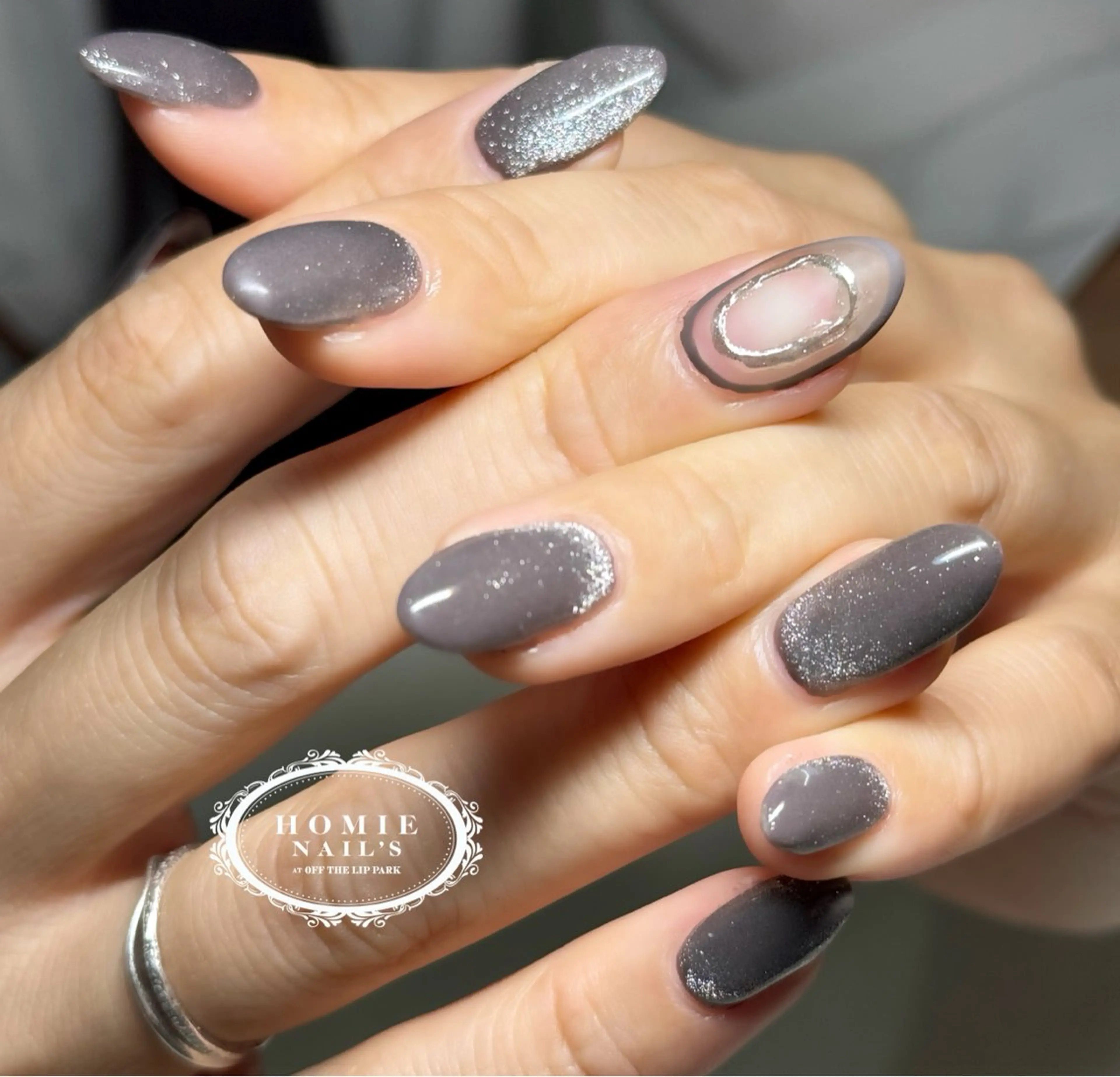 ネイル ブラウン マグネットネイル ワンカラーネイル オフザリップパーク Asamiのネイルデザイン