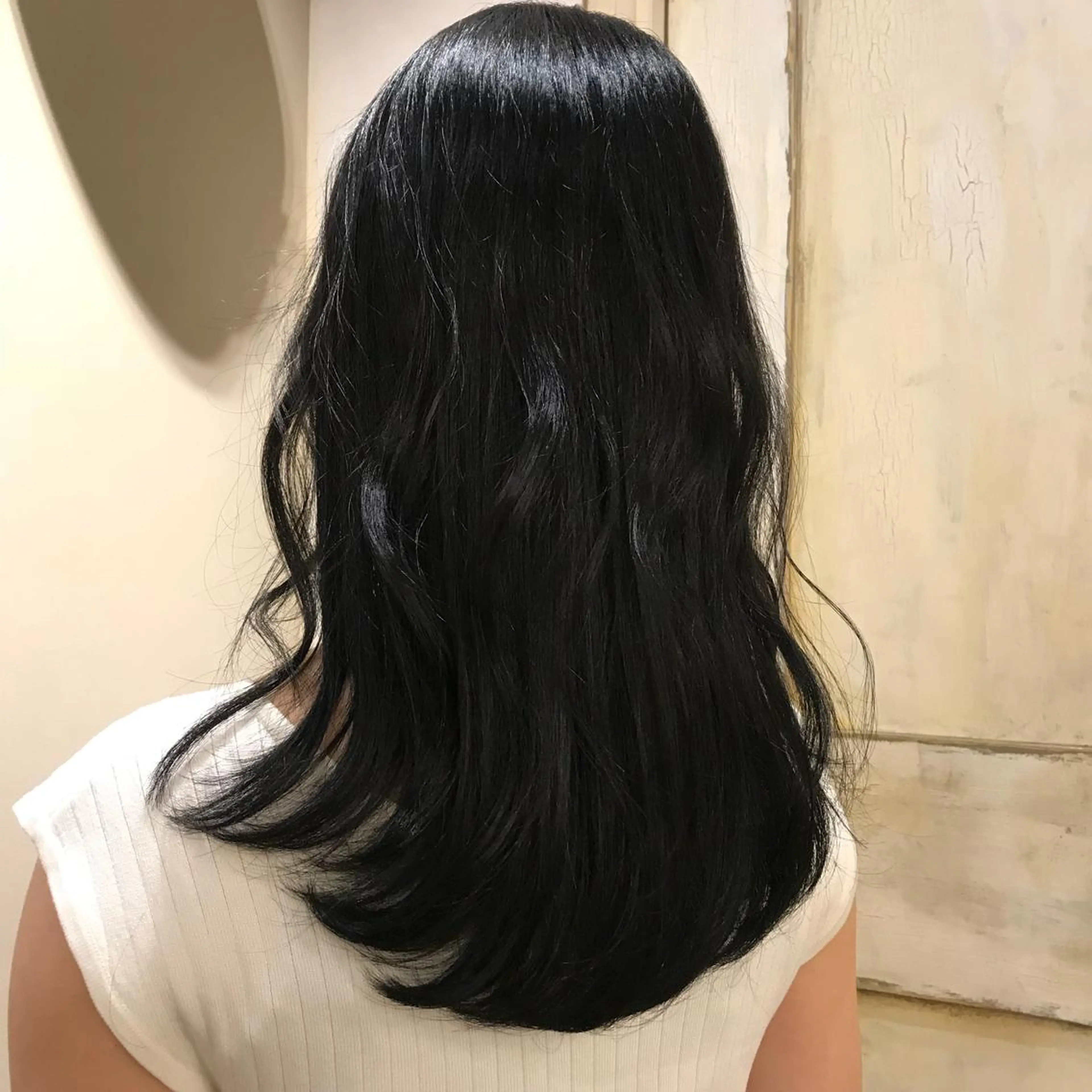 セミロング カラー 黒髪 ネイビーカラー moon  ticobrae所属・こくしょう れいかのヘアスタイル