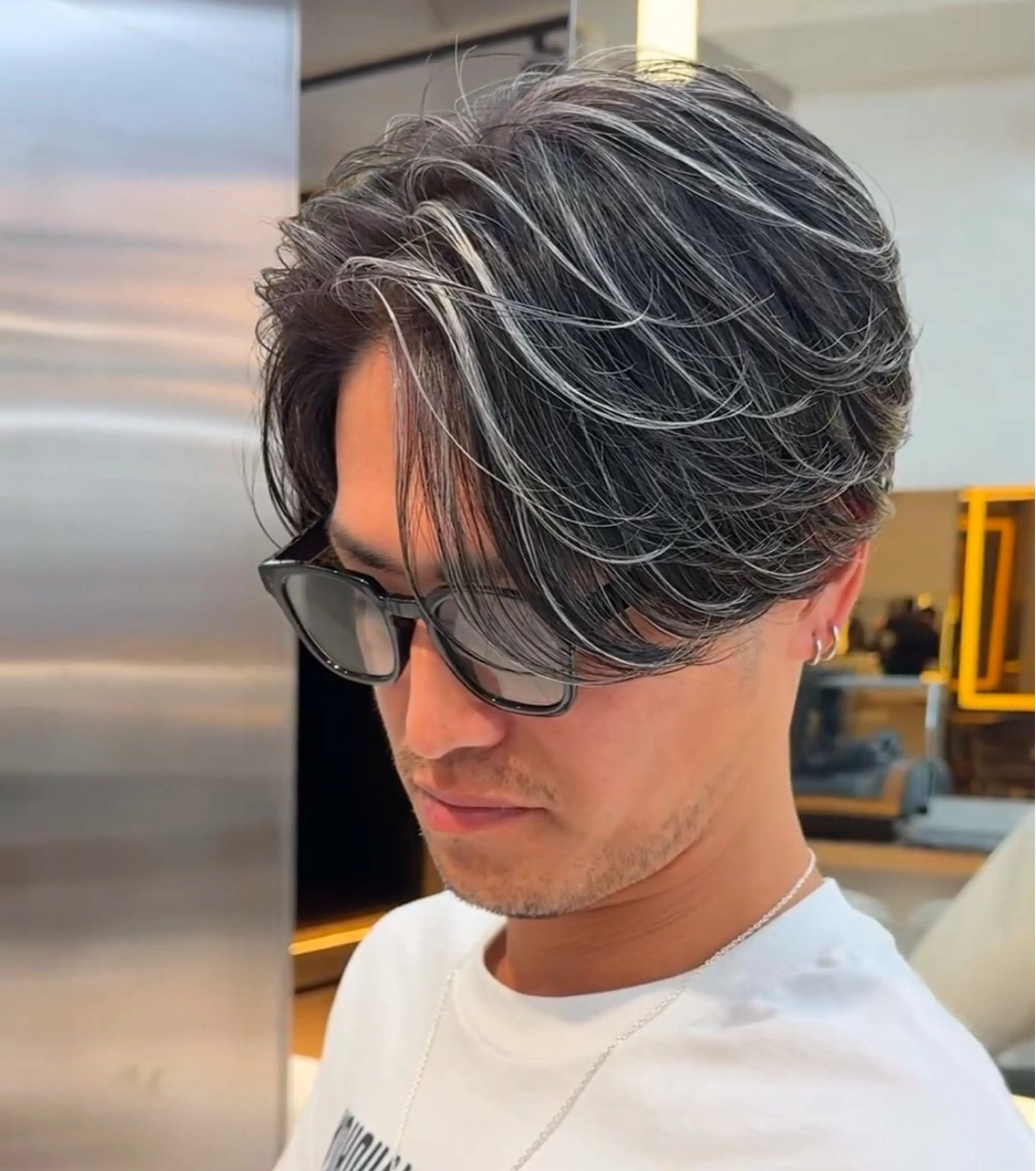 ✨30​〜​80代の方限定✨白髪を活かす白髪メッシュハイライトの写真