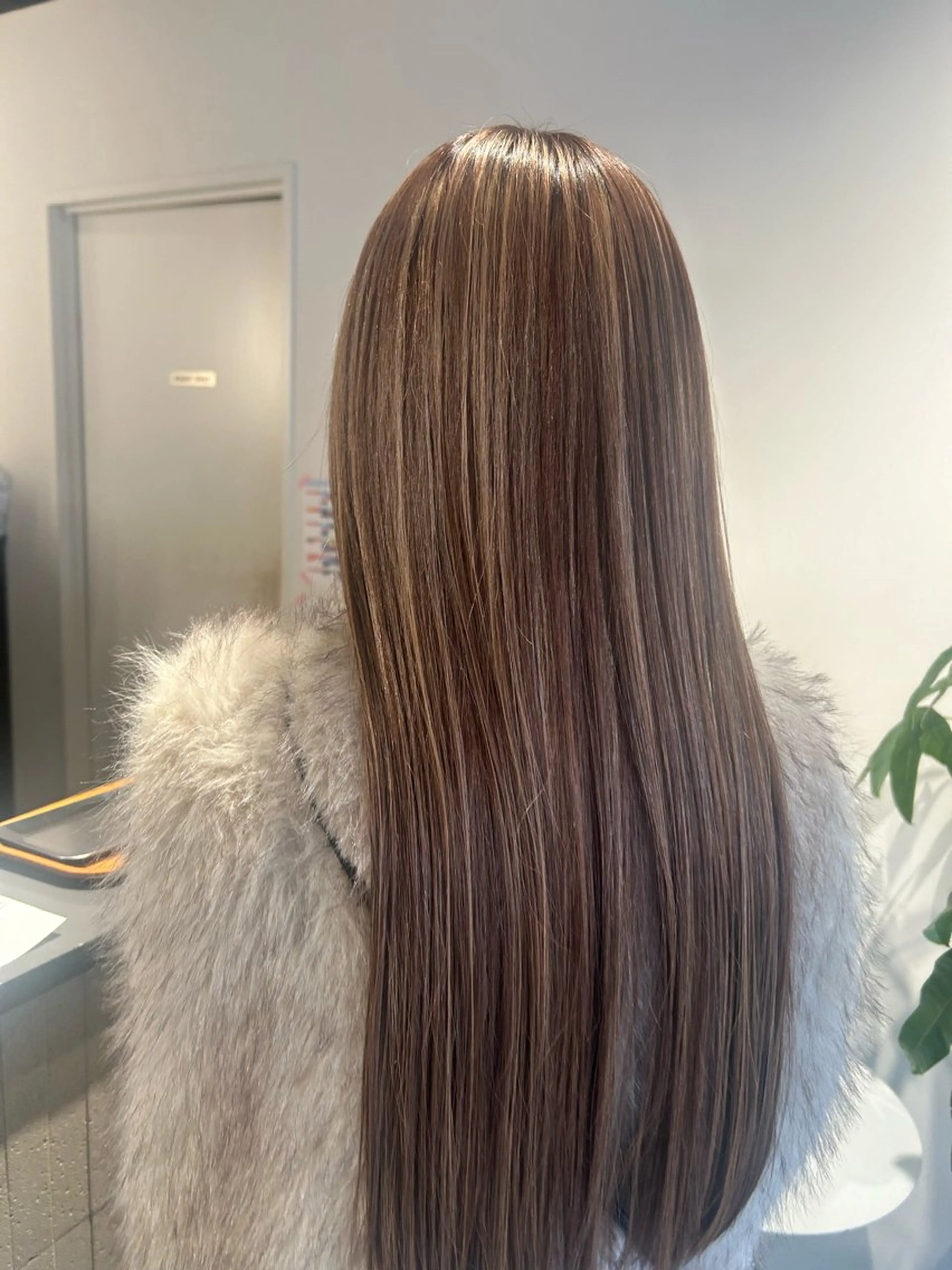 ロング カラー ベージュカラー 廣瀬 ちよみのヘアスタイル