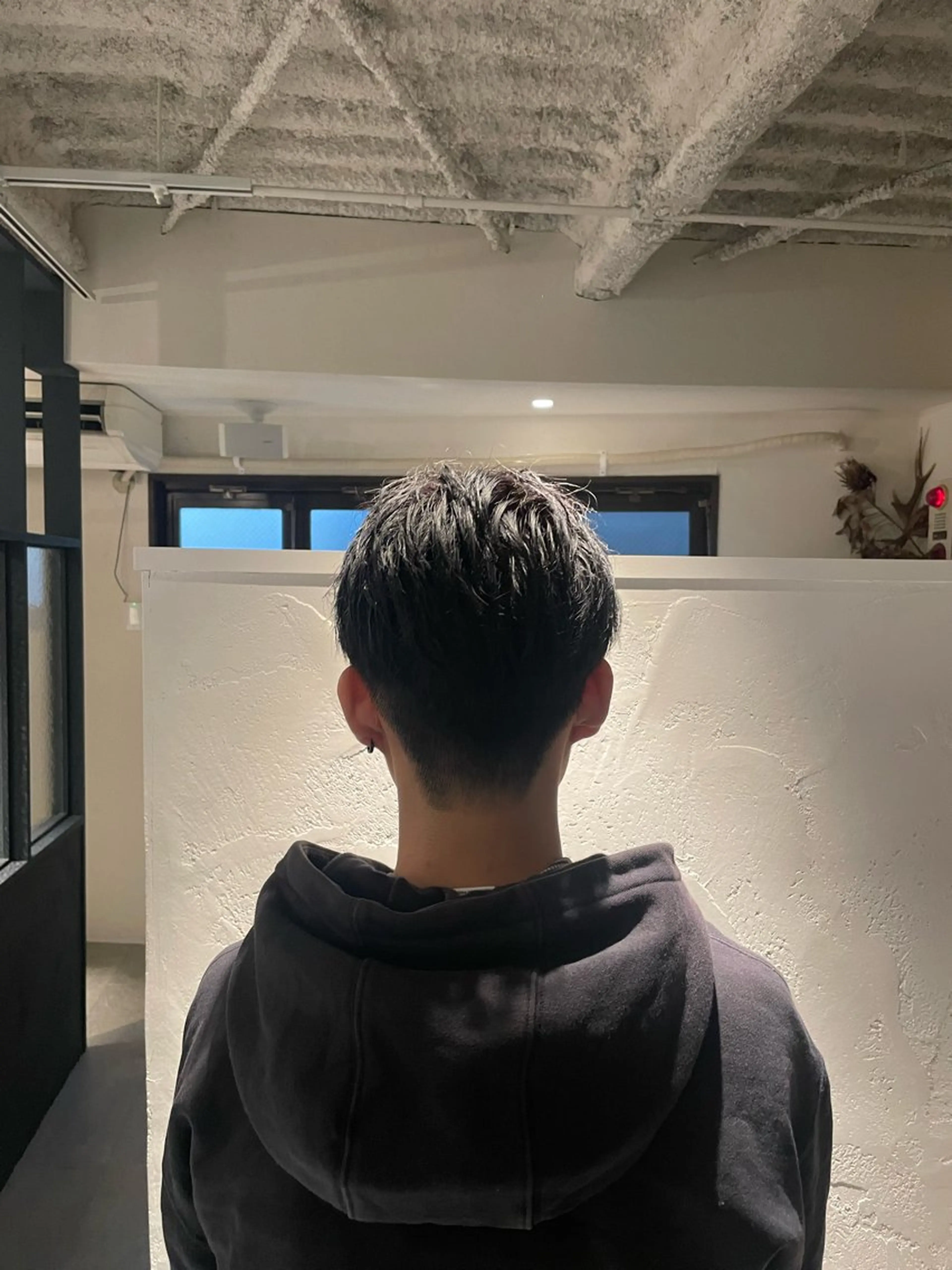 ショート カラー メンズ メンズブリーチ 刈り上げ ブリーチ カット ヘアカラー トリートメント ヘッドスパ 井上 飛鳥のヘアスタイル