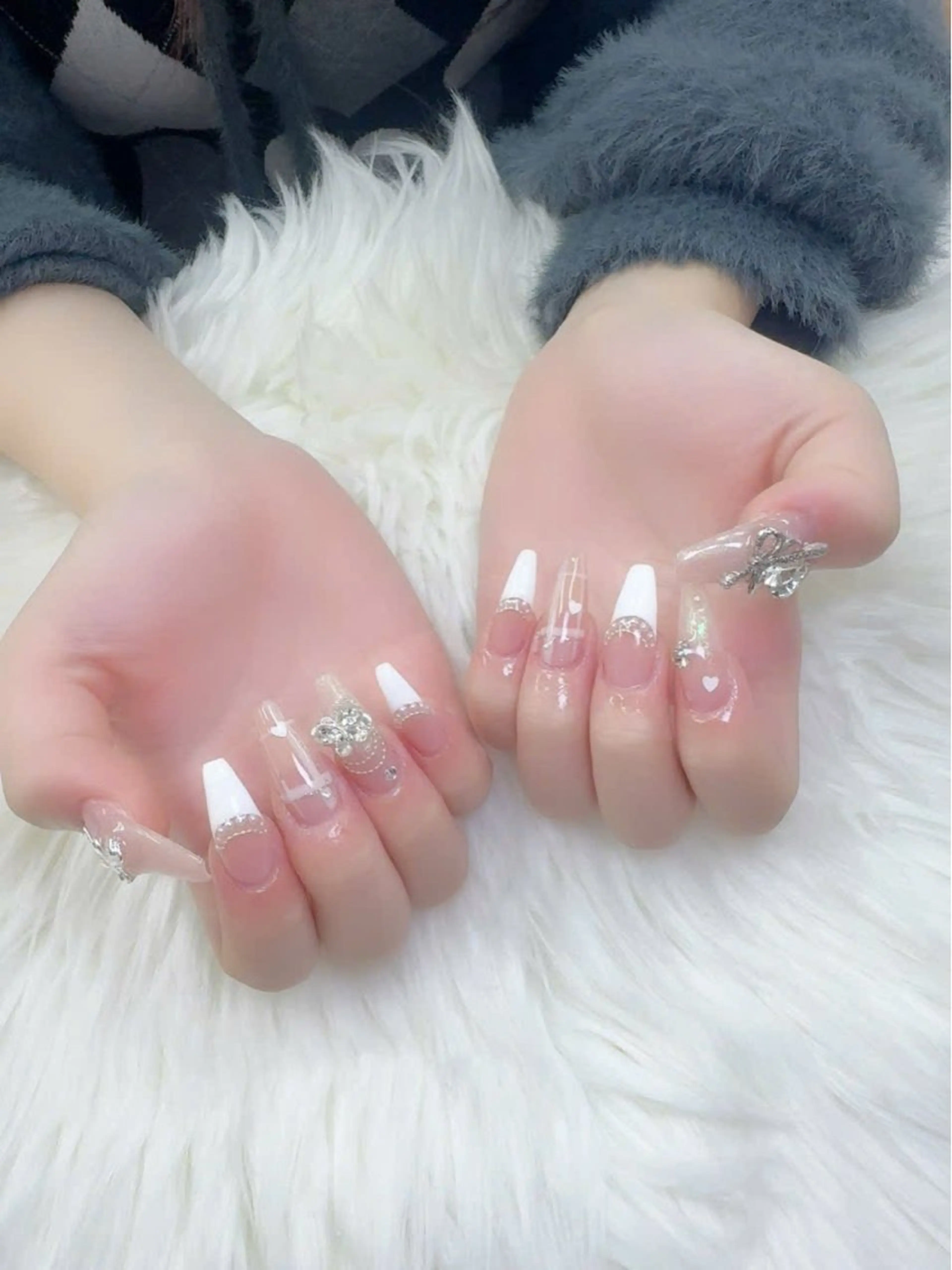ネイル フレンチネイル グラデーション キラキラネイル 韓国ネイル マグネットネイル ハンドネイル ハンドケア Hara Nail 【パラジェル使用】のネイルデザイン