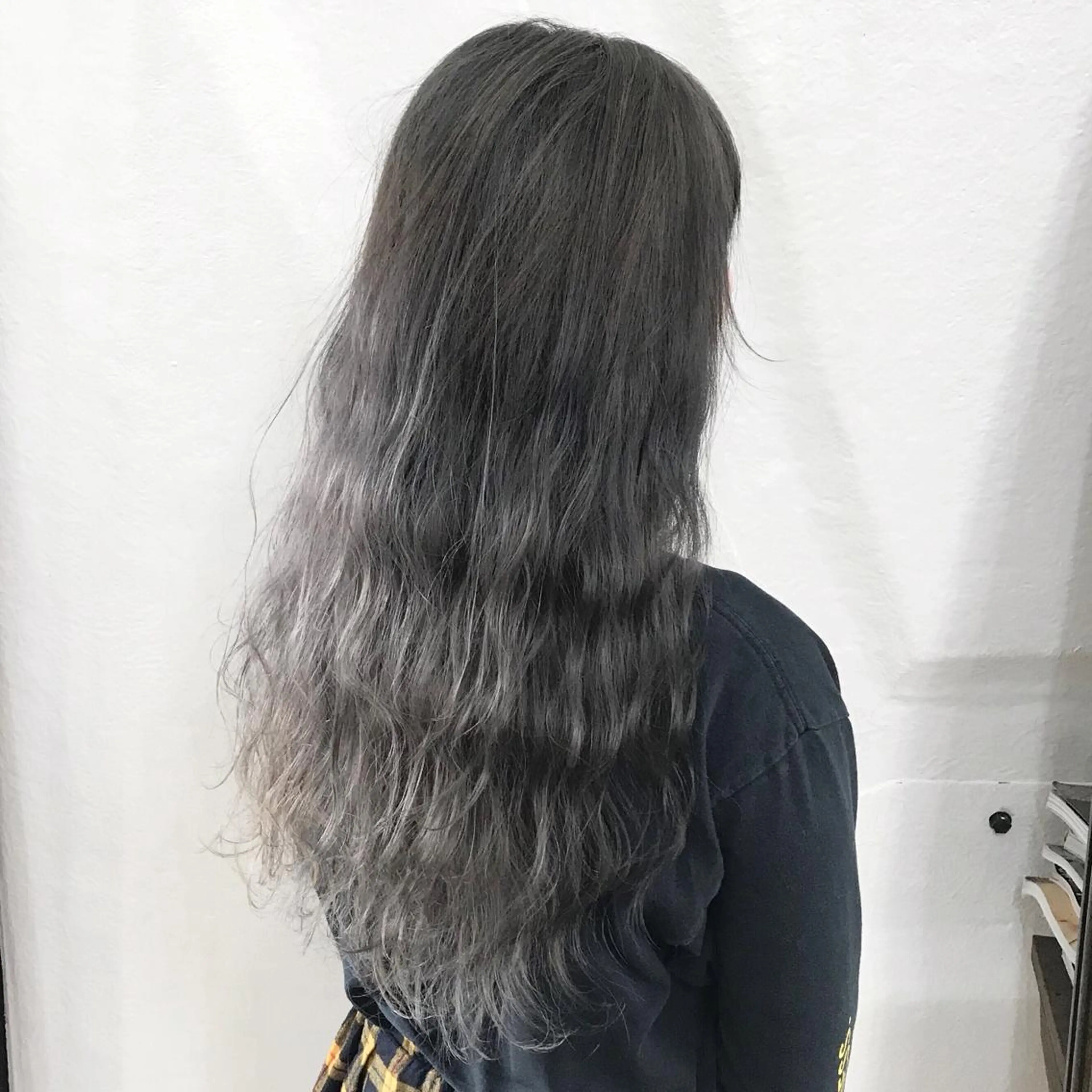 ロング カラー ブリーチ ブルーカラー ブルーグレー グラデーションカラー サロウィン所属・K-POP好き美容師 🇰🇷Kai.Yのヘアスタイル