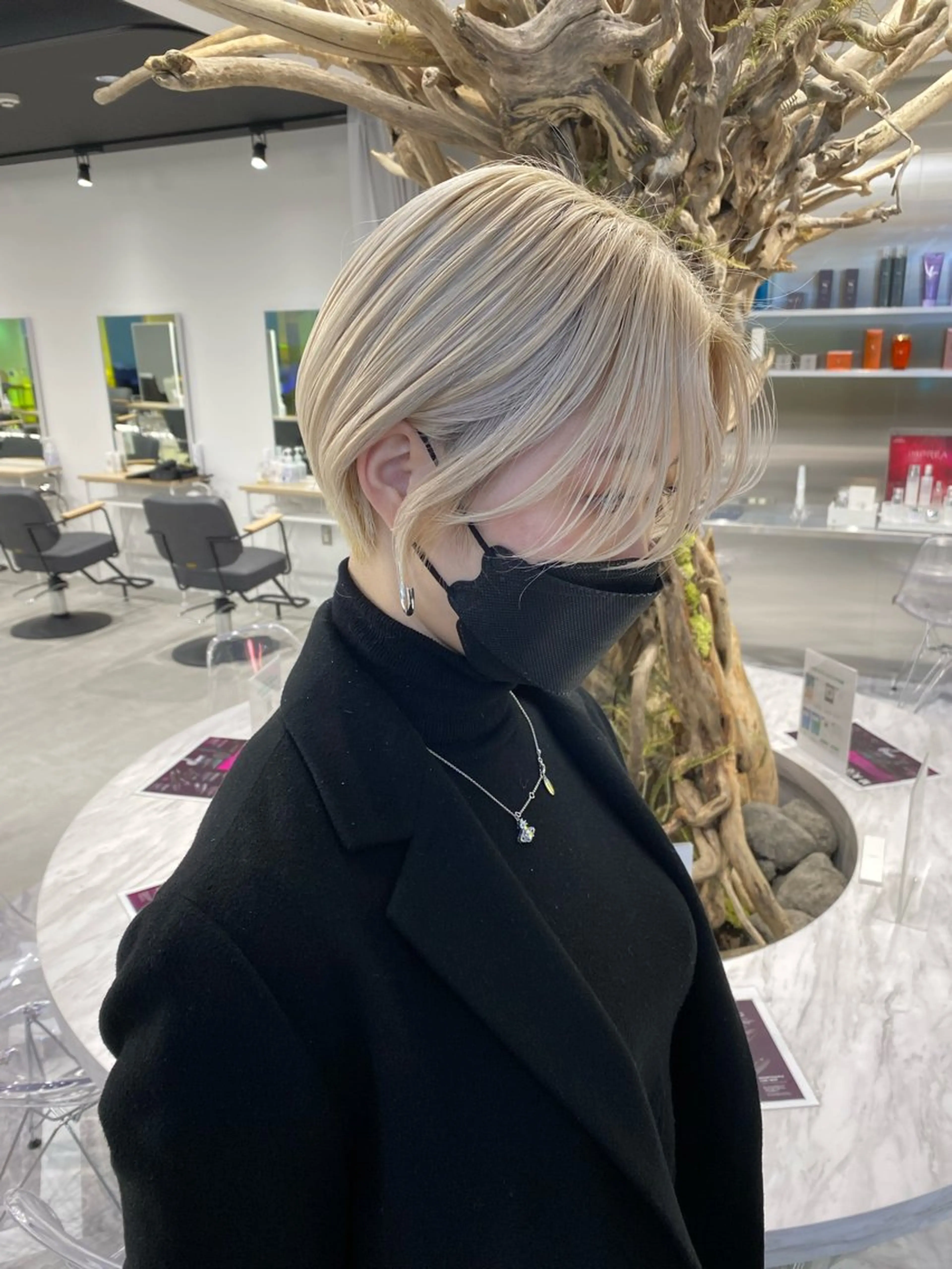 ショート カラー 抜きっぱなしブロンド 似合わせ SHOYAのヘアスタイル