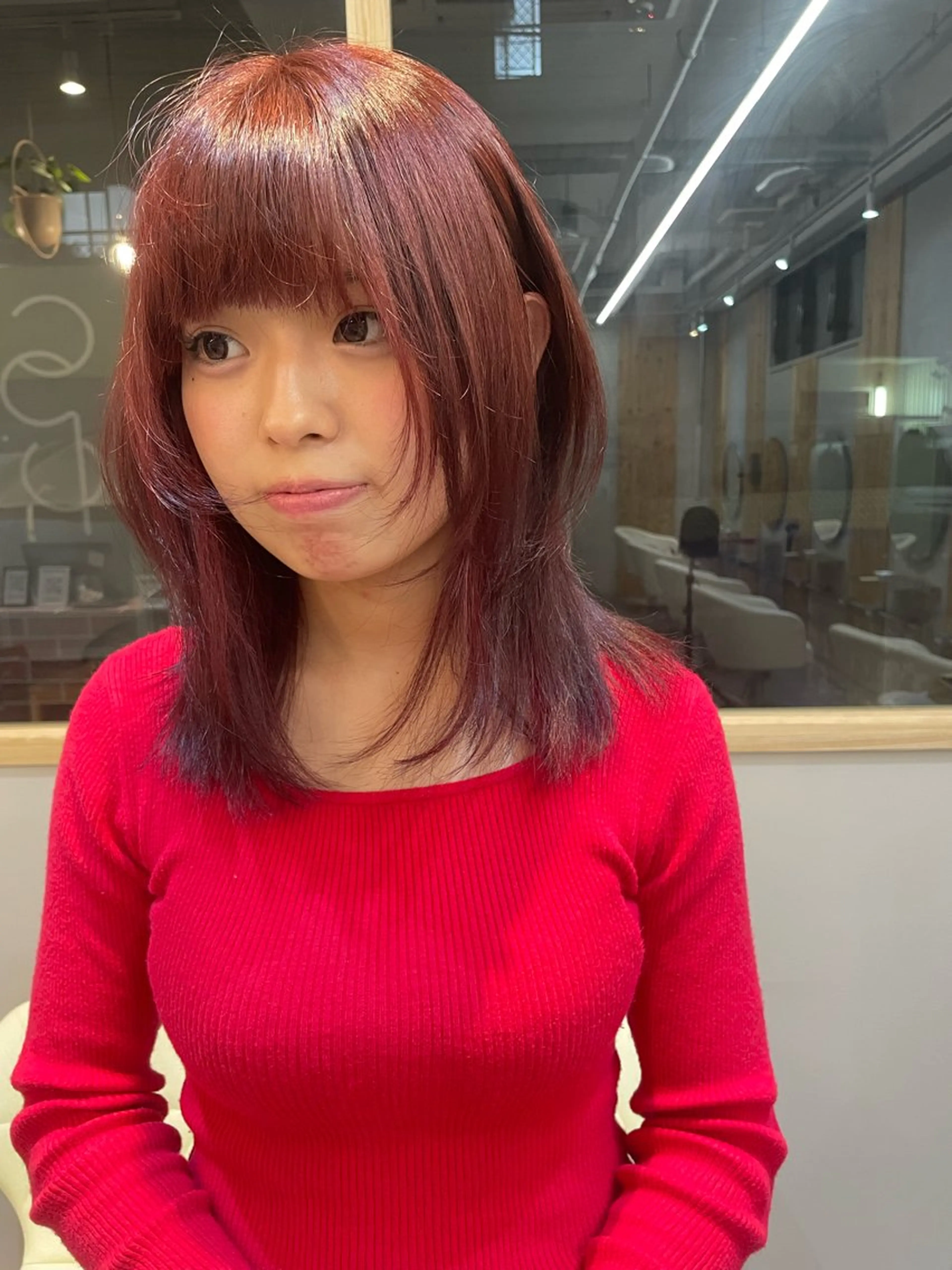 セミロング カラー ブリーチ ボルドーカラー ダブルカラー ブリーチなしカラー ヘアカラー ブリーチ矯正/ ブリーチ特化mikaのヘアスタイル