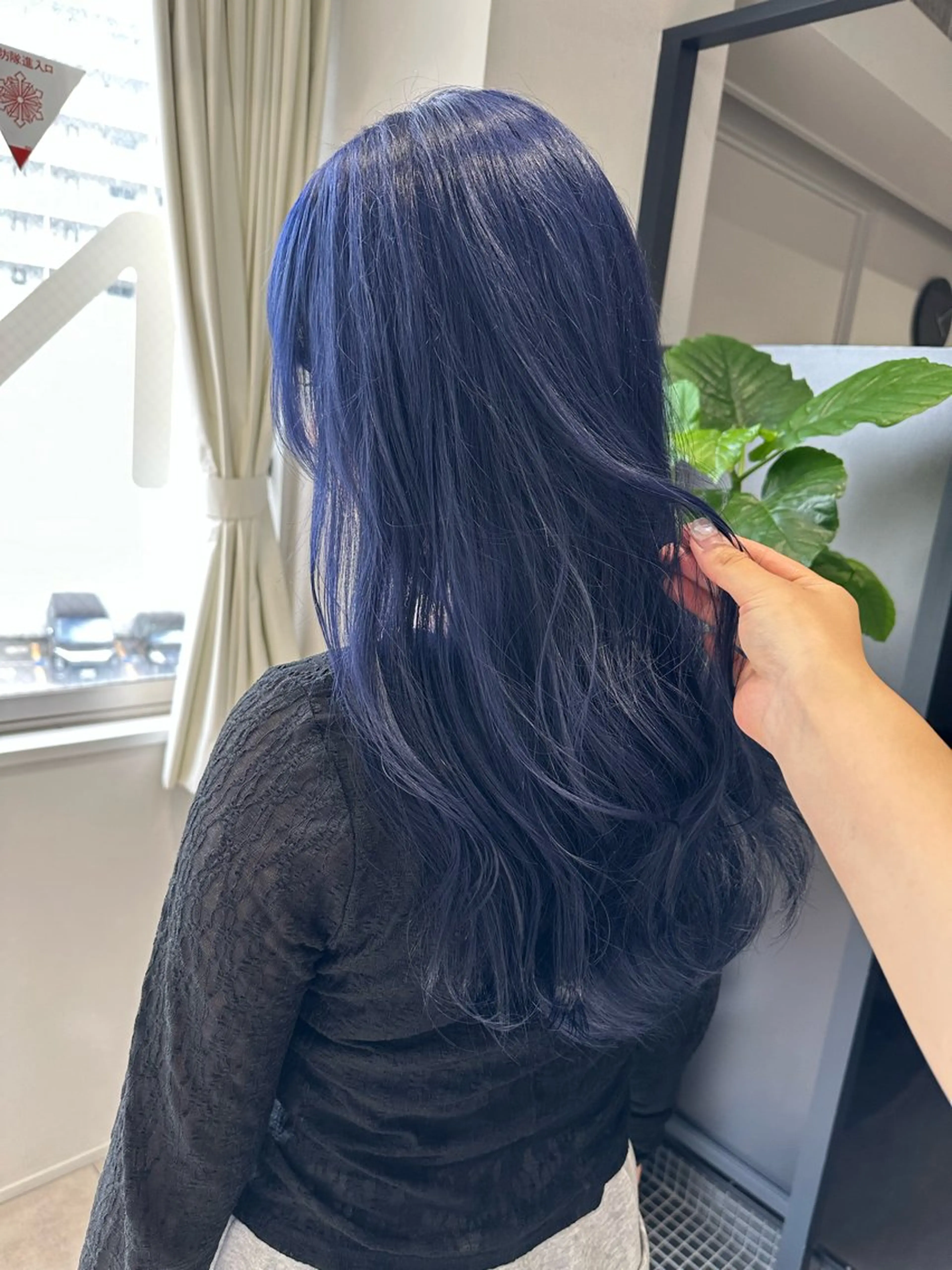 ロング カラー 黒髪 ブルーカラー ブルーブラック ブルーラベンダー ラベンダーカラー ヘアカラー トリートメント 山下恋佳/矢場町/ ブリーチ/ショートのヘアスタイル