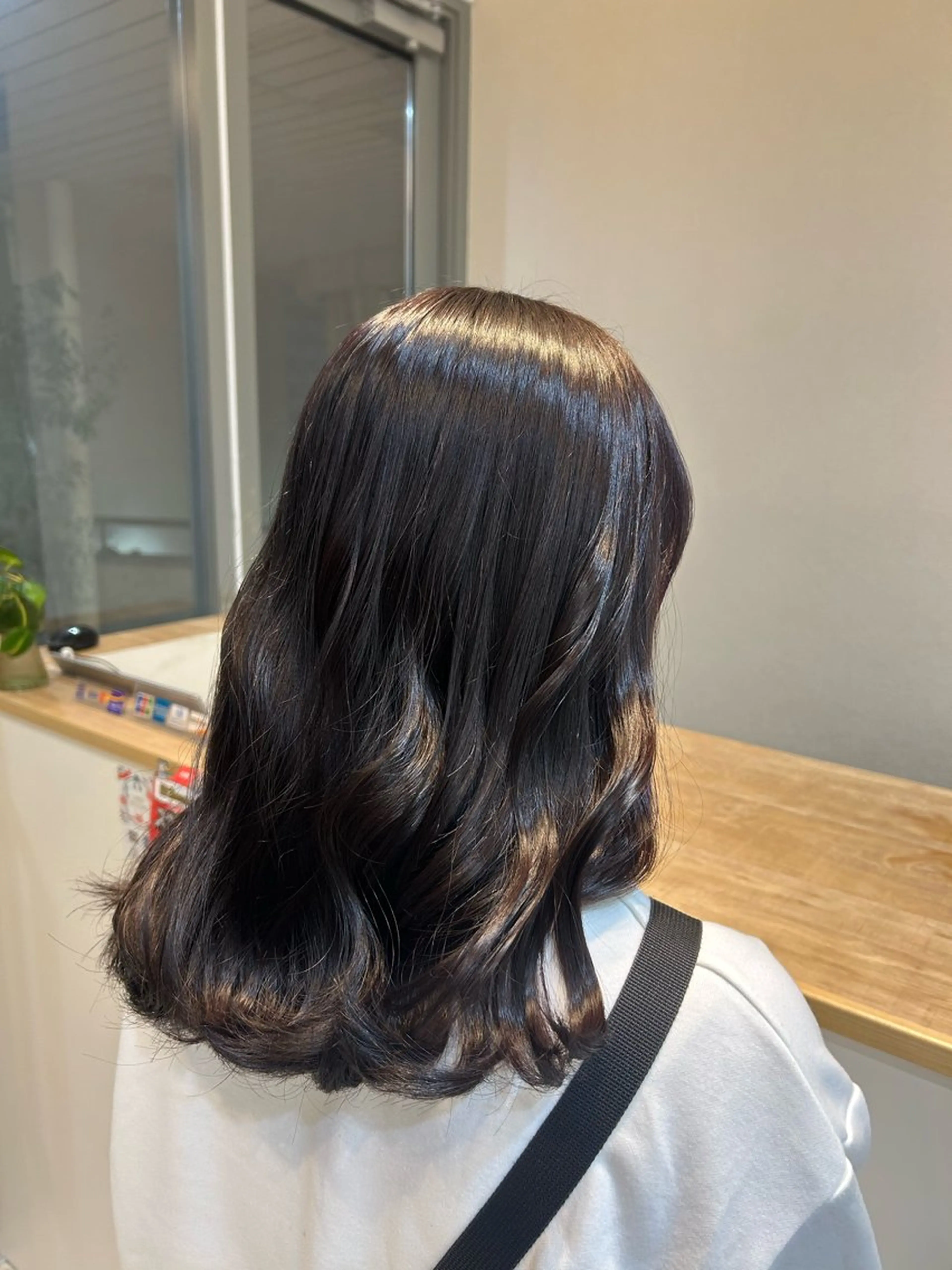 セミロング カラー レッドカラー ウジイエ ミユウのヘアスタイル