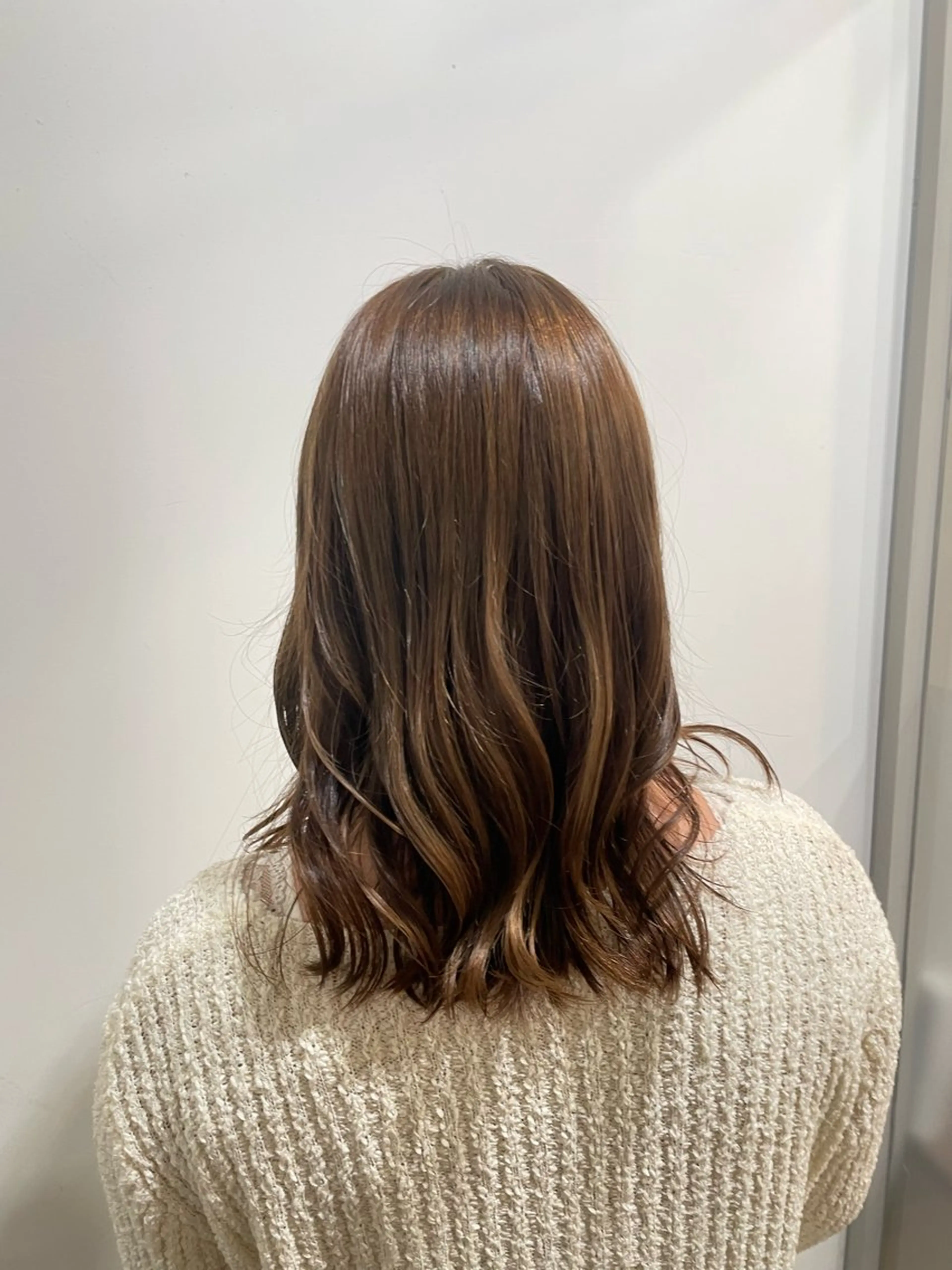 セミロング カット ヘアカラー オオシマ ミユのヘアスタイル