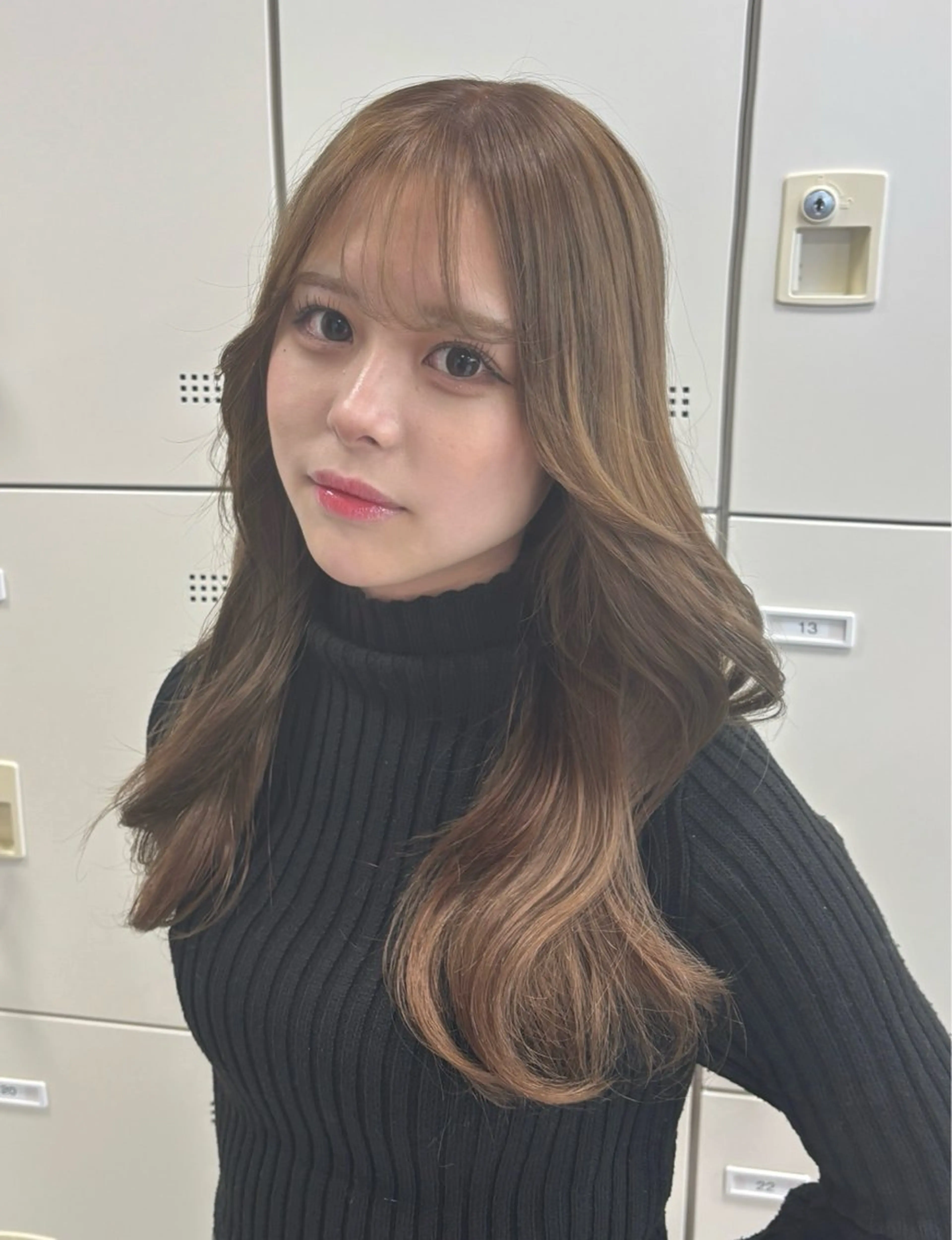 ロング カット ヘアカラー トリートメント 韓国ヘア/ブリーチ無 しWカラー/オリーブのヘアスタイル