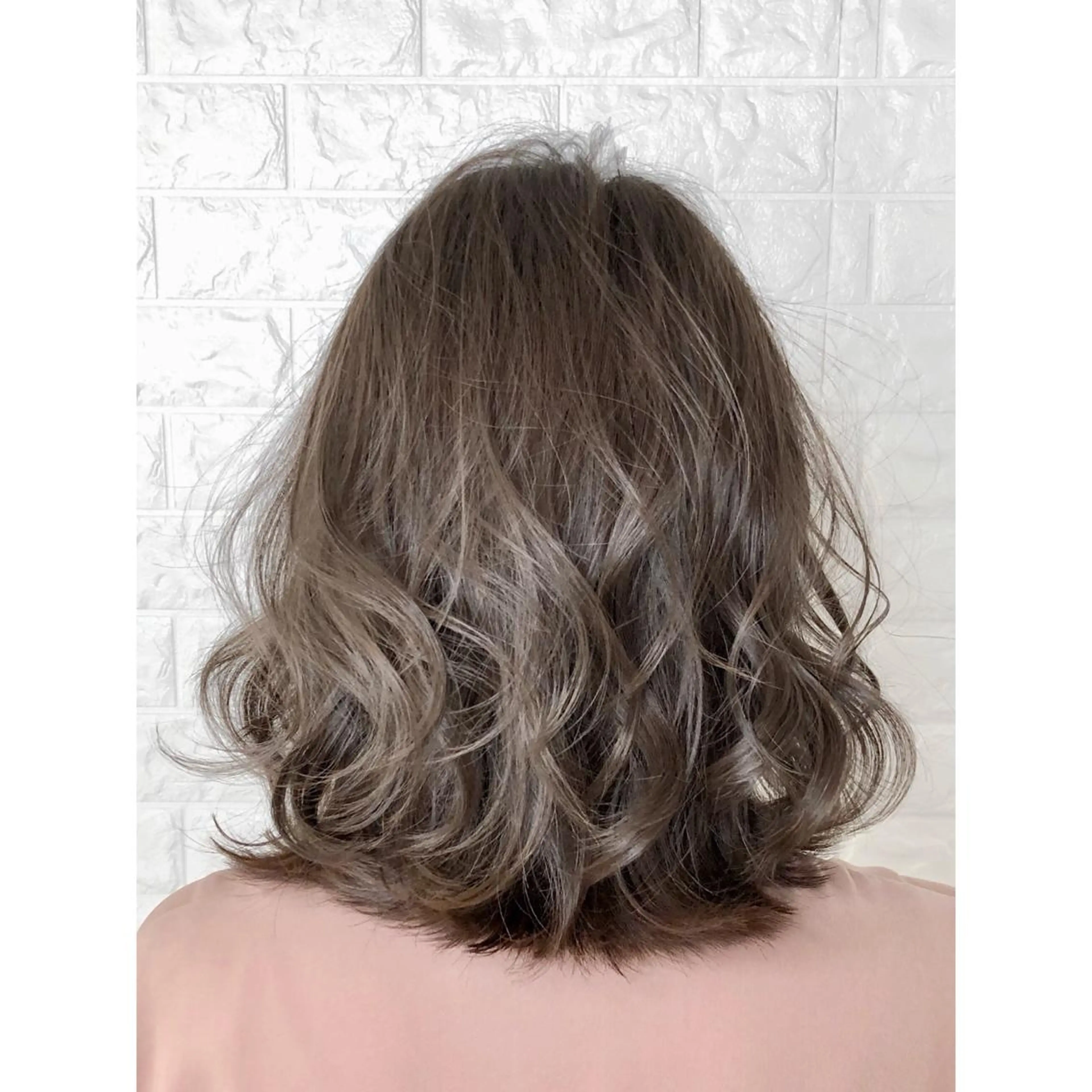 ミディアム カラー 透明感カラー グレージュ KIZU 髪質改善 オカルト怪談のヘアスタイル