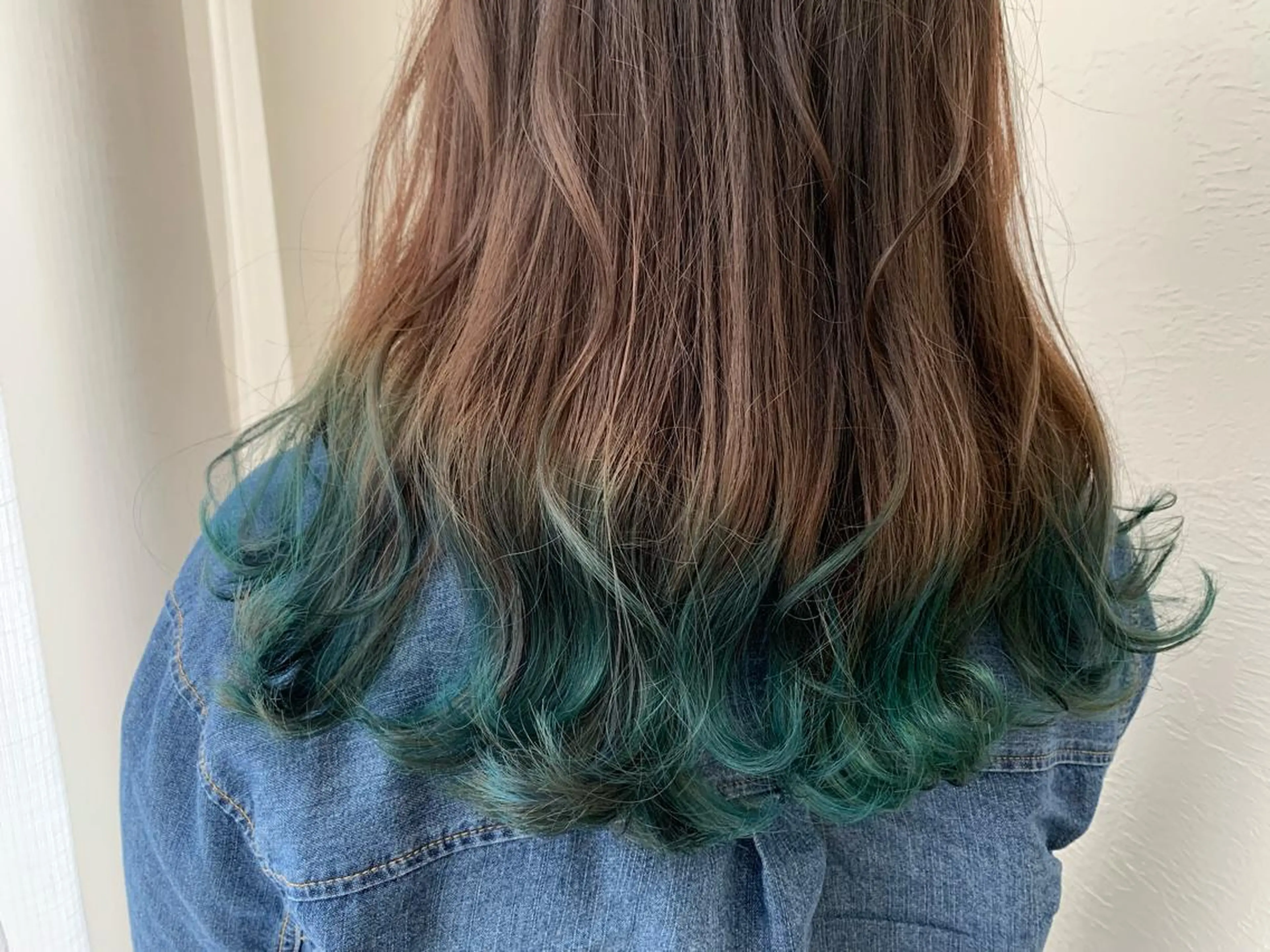 セミロング カラー fio マナミのヘアスタイル