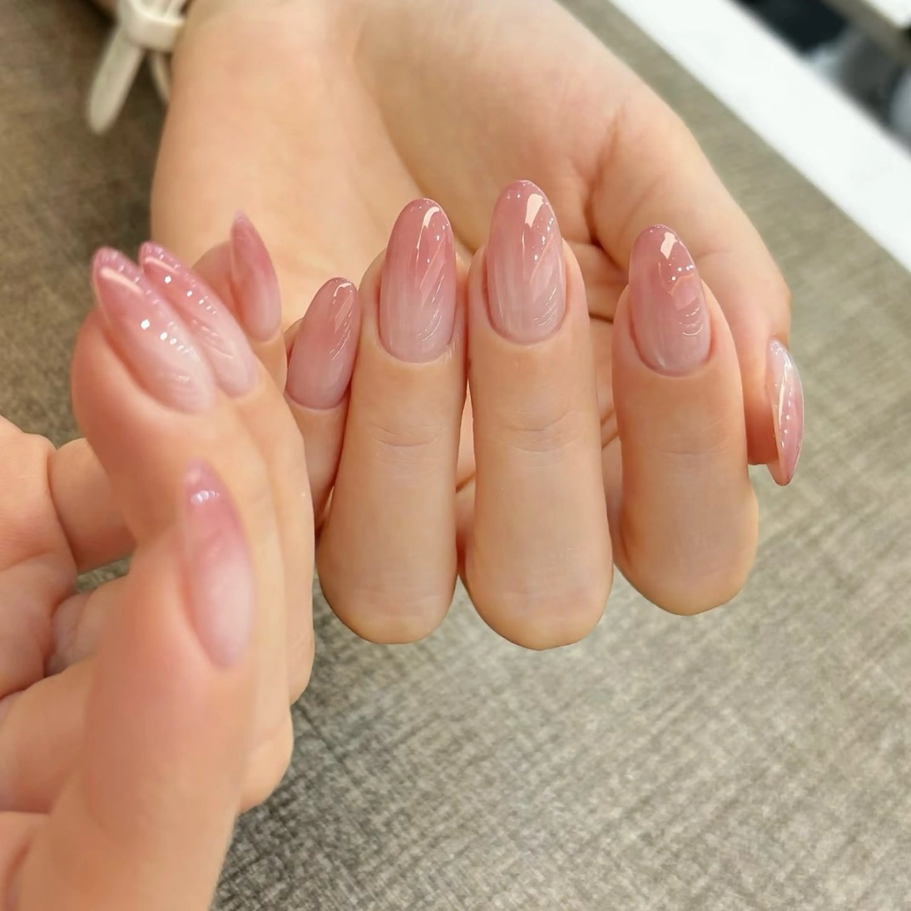 ネイル グラデーション Nail salon Amoureuse ネイルサロン アムルーズ所属・ネイリスト ミクのネイルデザイン