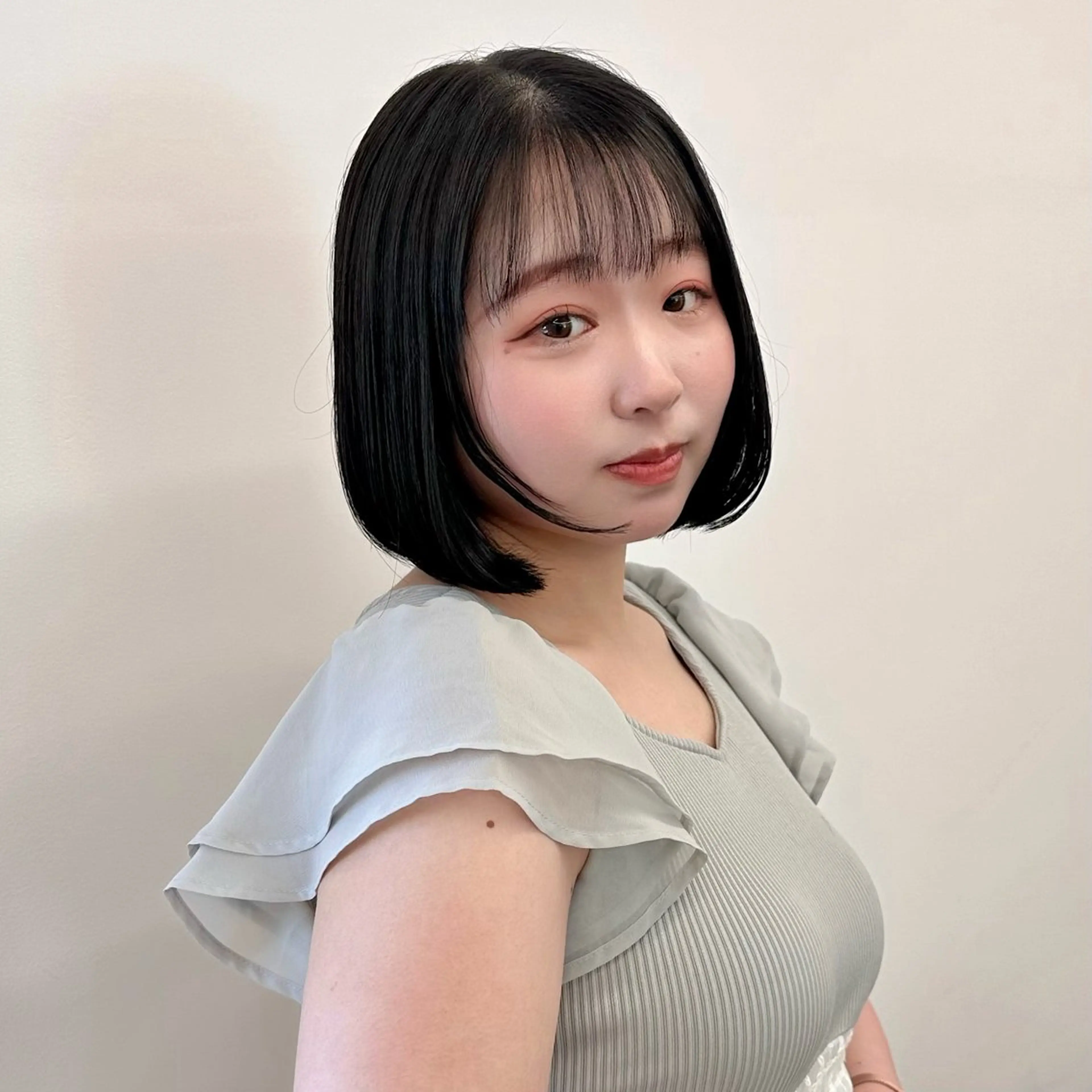 ミディアム カラー ブリーチなし/レイヤ ー特化🌈Tommyのヘアスタイル